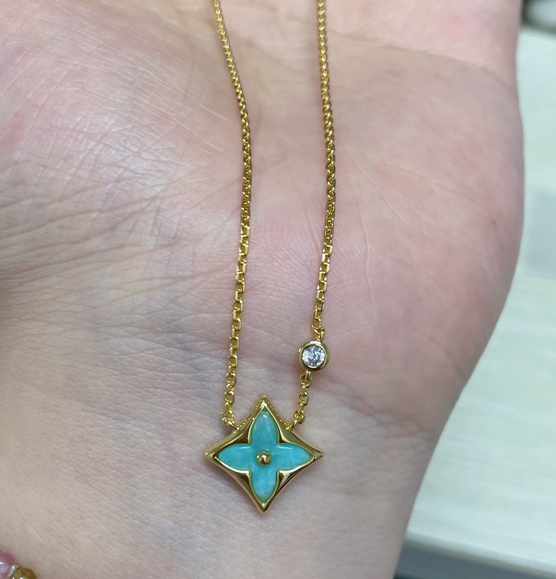 NO:669549,L’s new natural amazonite necklace is super white and so pretty!  In stock Spot 88240, necklace, Cartier high-end jewelry19860909L新款天然天河石项链  超级显白 太好看了！ 现货 现货88240,,necklace,卡迪亚高端饰品,Jewelry