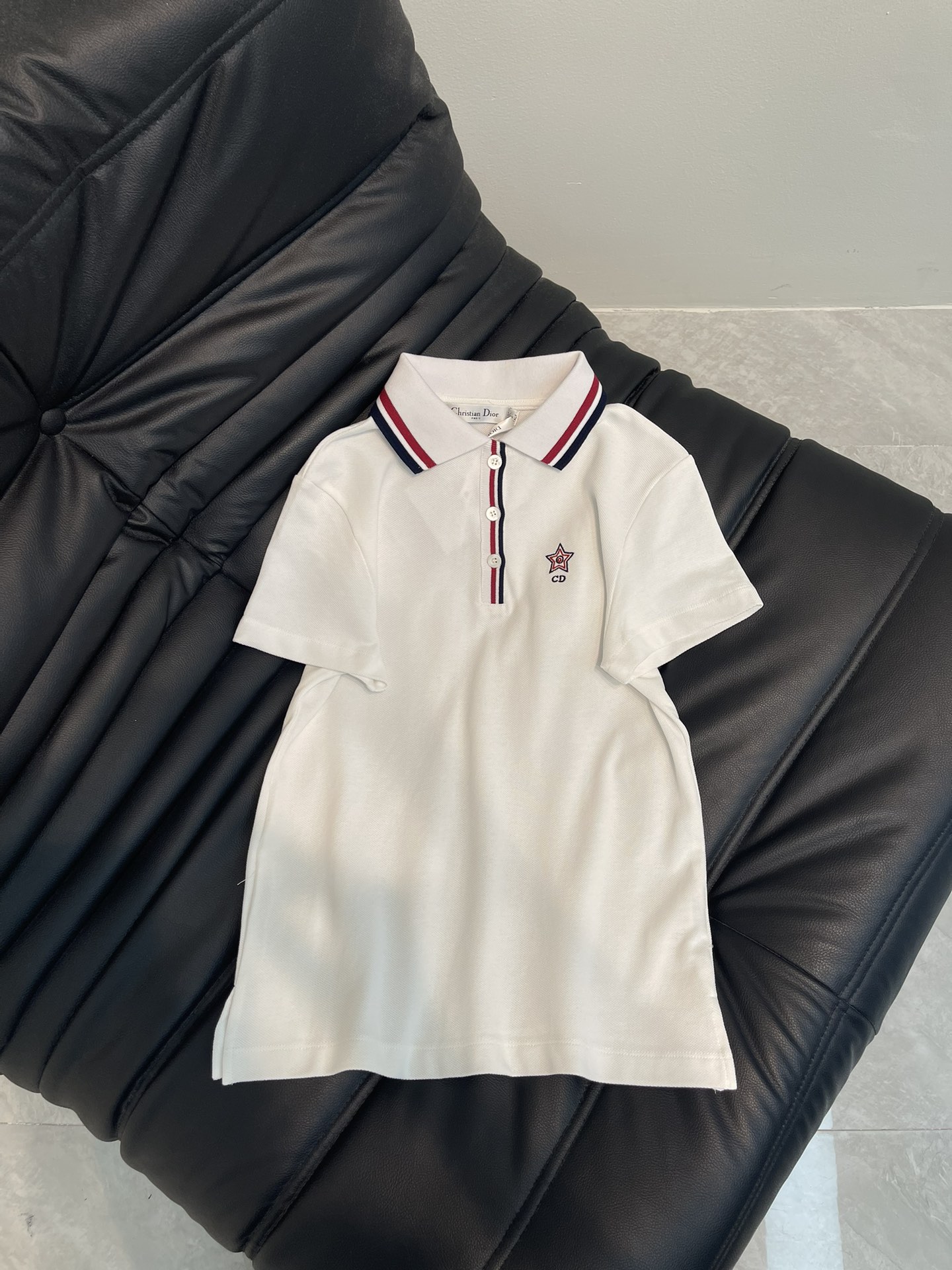 NO:327203,Dio*25 spring and summer new five-pointed star embroidery neckline POLO shirt with short sleeves, pure cotton fabric, classic slim fit style is versatile and not picky, and the upper body is very beautiful!  SML, dior, T-shirt, alexander wang19860909Dio*25春夏新款五角星刺绣带领POLO衫短袖,纯棉面料,经典修身版型百搭不挑人,上身非常漂亮！SML,,dior,T-shirt,alexander wang,Women's clothing