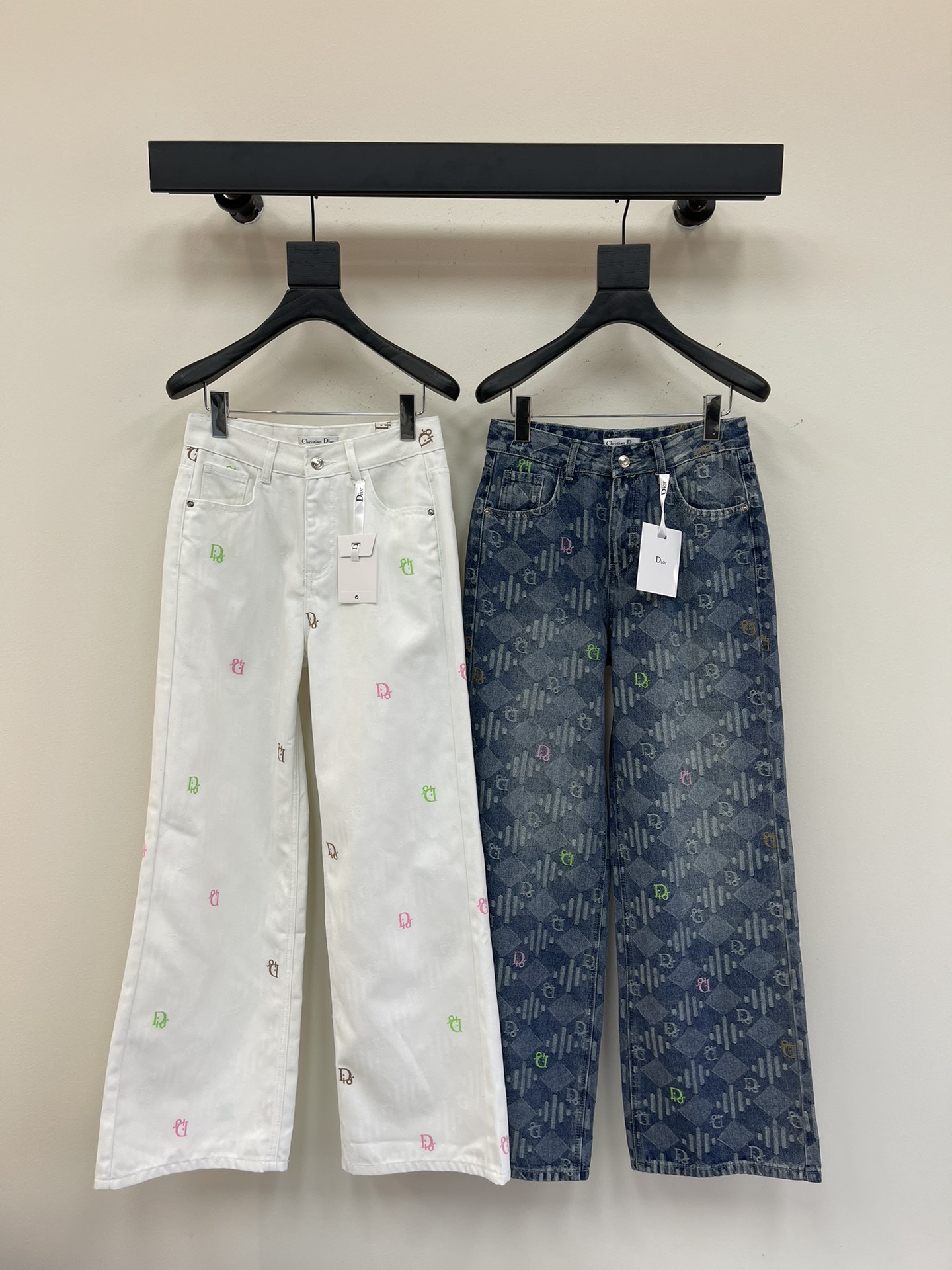 NO:327754,dio* heavy industry color jacquard jeans, made of high-end customized fabric, very comfortable to wear, denim style, good inclusiveness, slim and versatile. High waist design, enhance temperament! 2 colors and 3 sizes sml,,dior,jeans,alexander wang19860909dio*重工彩色提花牛仔裤,采用高端定制面料,穿着非常舒适,牛仔版型,包容性好,显瘦百搭.高腰设计,提升气质!2色3码sml,,dior,jeans,alexander wang,Women's clothing