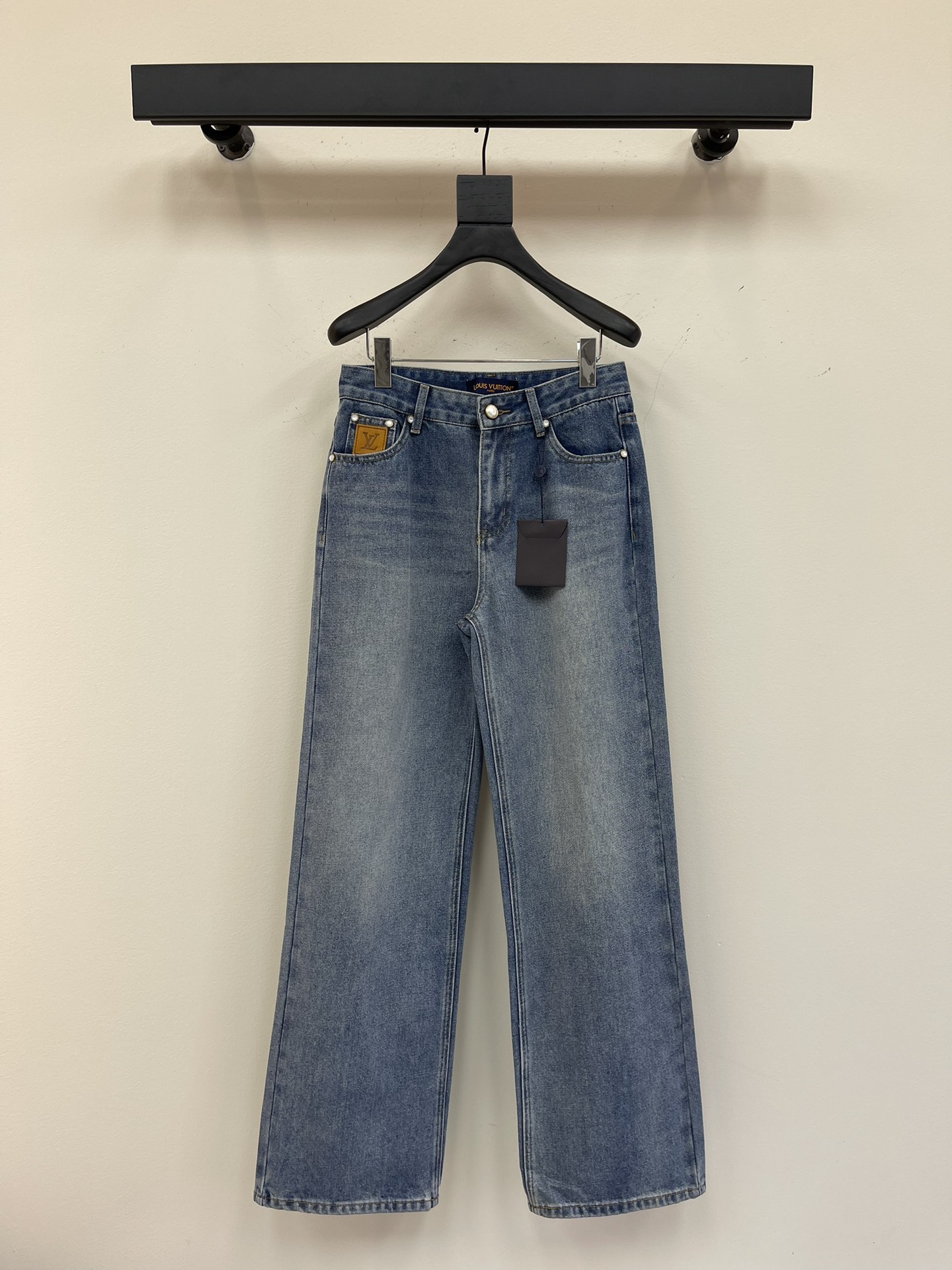 NO:327763,Lv * Heavy Industry Jacquard Jeans, made of high-end customized fabrics, very comfortable to wear, denim style, good inclusiveness, slim and versatile. High waist design, enhance temperament! sml,,louis vuitton,jeans,alexander wang19860909Lv *重工提花牛仔裤,采用高端定制面料,穿着非常舒适,牛仔版型,包容性好,显瘦百搭.高腰设计,提升气质!sml,,louis vuitton,jeans,alexander wang,Women's clothing