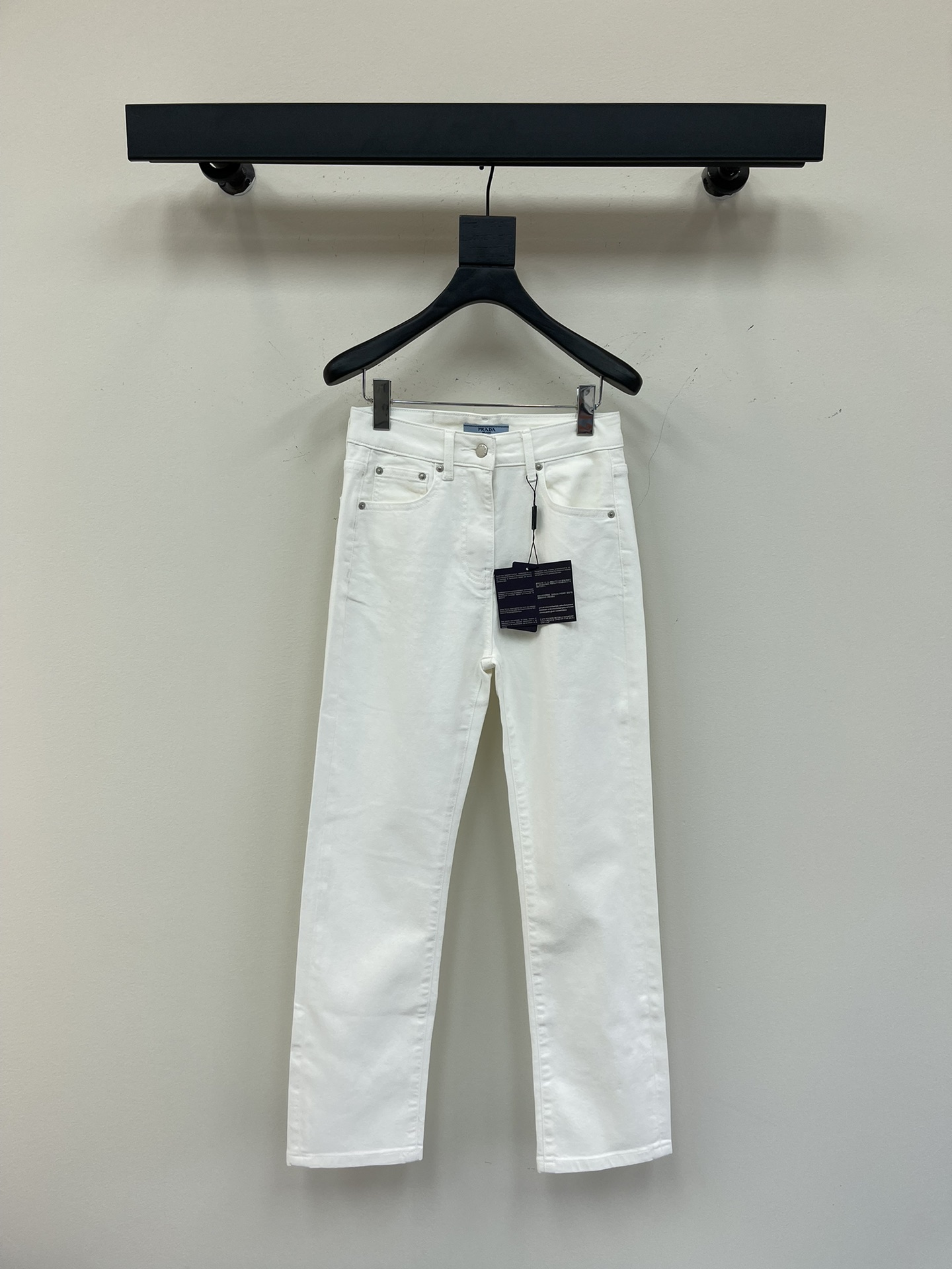 NO:327766,Prada * heavy industry jeans, made of high-end custom fabric, very comfortable to wear, jeans style, good inclusiveness, slim and versatile. High waist design, enhance temperament! sml,,prada,jeans,alexander wang19860909Prada *重工牛仔裤,采用高端定制面料,穿着非常舒适,牛仔版型,包容性好,显瘦百搭.高腰设计,提升气质!sml,,prada,jeans,alexander wang,Women's clothing