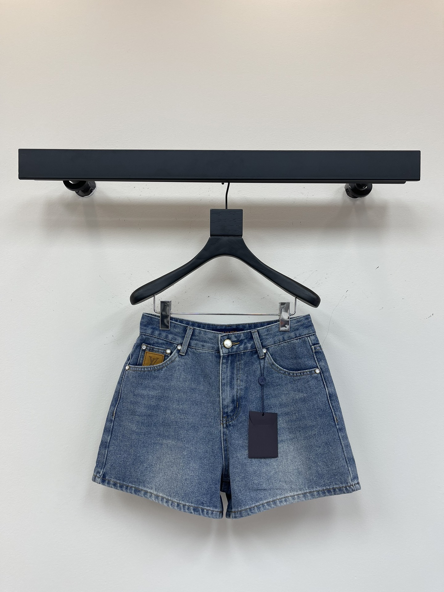 NO:327748,Lou v25's latest shorts high-version simple and versatile, back pocket embroidery customized brand, mold opening custom SML, shorts, alexander wang19860909Lou v25年最新款的短裤高版本简约百搭,后背口袋刺绣定制品牌,开模定做SML,,shorts,alexander wang,Women's clothing