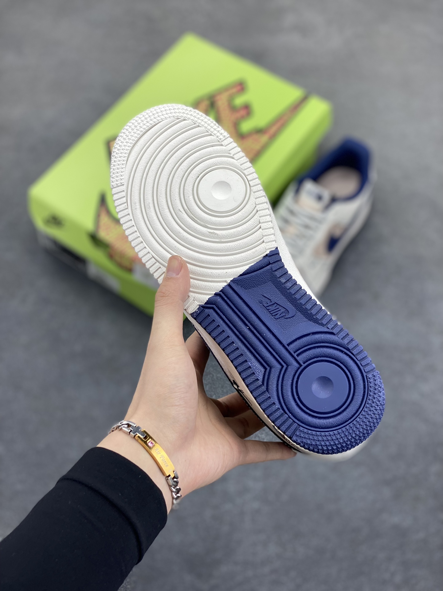 图片[5]-高端定制Nike Air Force 1 \’07 Low 北面联名— 四勾白灰蓝 高端定制 低帮休闲板鞋 定制鞋盒 大厂纯原品质出货 超高清洁度 皮料切割干净无任何毛边 细节完美 货号：KY8899-108 尺码：36 36.5 37.5 38 38.5 39 40 40.5 41 42 42.5 43 44 44.5 45-选品中心