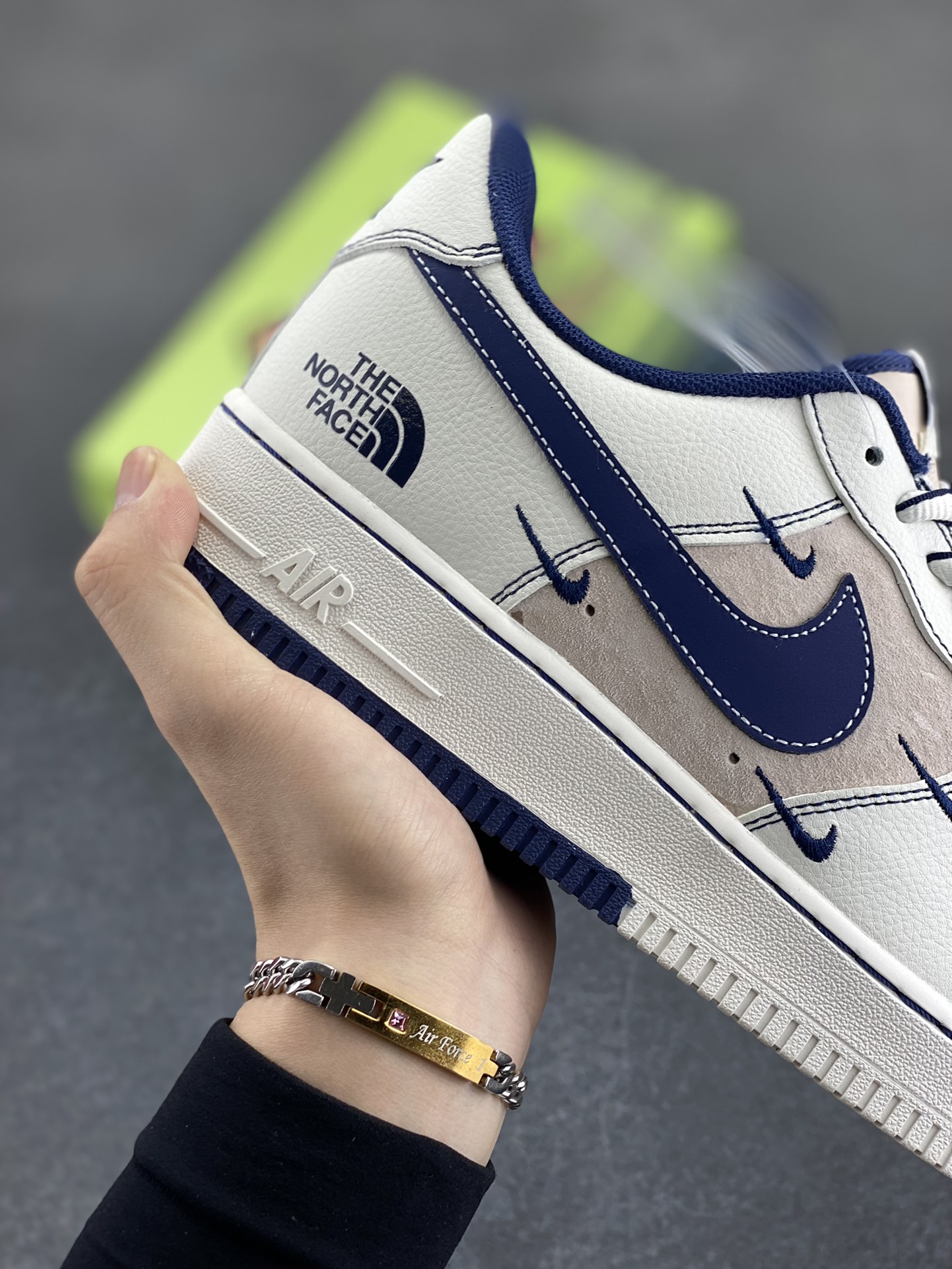 图片[6]-高端定制Nike Air Force 1 \’07 Low 北面联名— 四勾白灰蓝 高端定制 低帮休闲板鞋 定制鞋盒 大厂纯原品质出货 超高清洁度 皮料切割干净无任何毛边 细节完美 货号：KY8899-108 尺码：36 36.5 37.5 38 38.5 39 40 40.5 41 42 42.5 43 44 44.5 45-选品中心