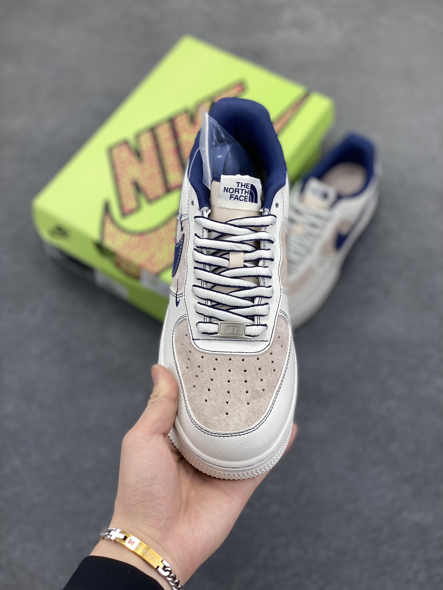 图片[2]-高端定制Nike Air Force 1 \’07 Low 北面联名— 四勾白灰蓝 高端定制 低帮休闲板鞋 定制鞋盒 大厂纯原品质出货 超高清洁度 皮料切割干净无任何毛边 细节完美 货号：KY8899-108 尺码：36 36.5 37.5 38 38.5 39 40 40.5 41 42 42.5 43 44 44.5 45-选品中心