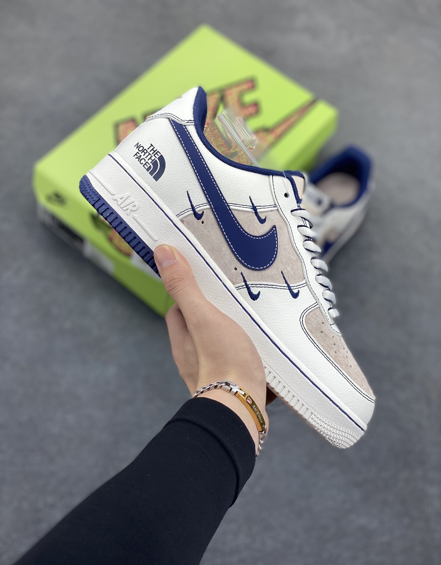 高端定制Nike Air Force 1 \’07 Low 北面联名— 四勾白灰蓝 高端定制 低帮休闲板鞋 定制鞋盒 大厂纯原品质出货 超高清洁度 皮料切割干净无任何毛边 细节完美 货号:KY8899-108 尺码:36 36.5 37.5 38 38.5 39 40 40.5 41 42 42.5 43 44 44.5 45-选品中心
