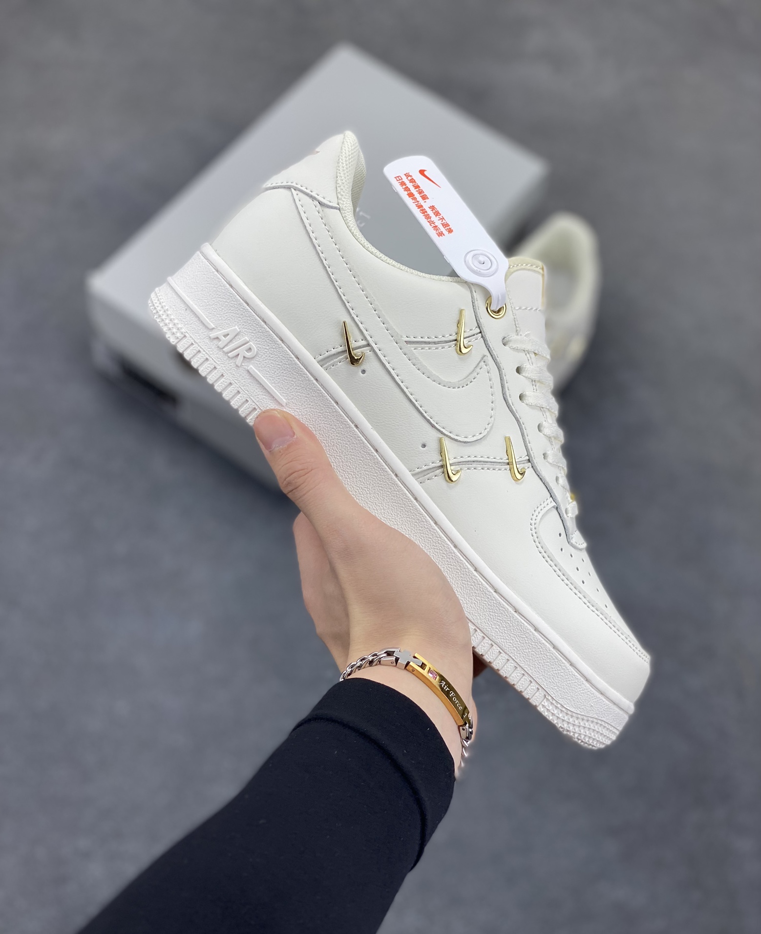 福利特价 Nike Air Force 1 Low 小金勾 空军一号低帮运动休闲板鞋 原楦头原纸板 打造纯正空军版型 专注外贸渠道 全掌内置蜂窝气垫 原盒配件 原厂中底钢印、拉帮完美 货号:FV3654-111 尺码:36 36.5 37.5 38 38.5 39 40 40.5 41 42 42.5 43 44 44.5 45-选品中心