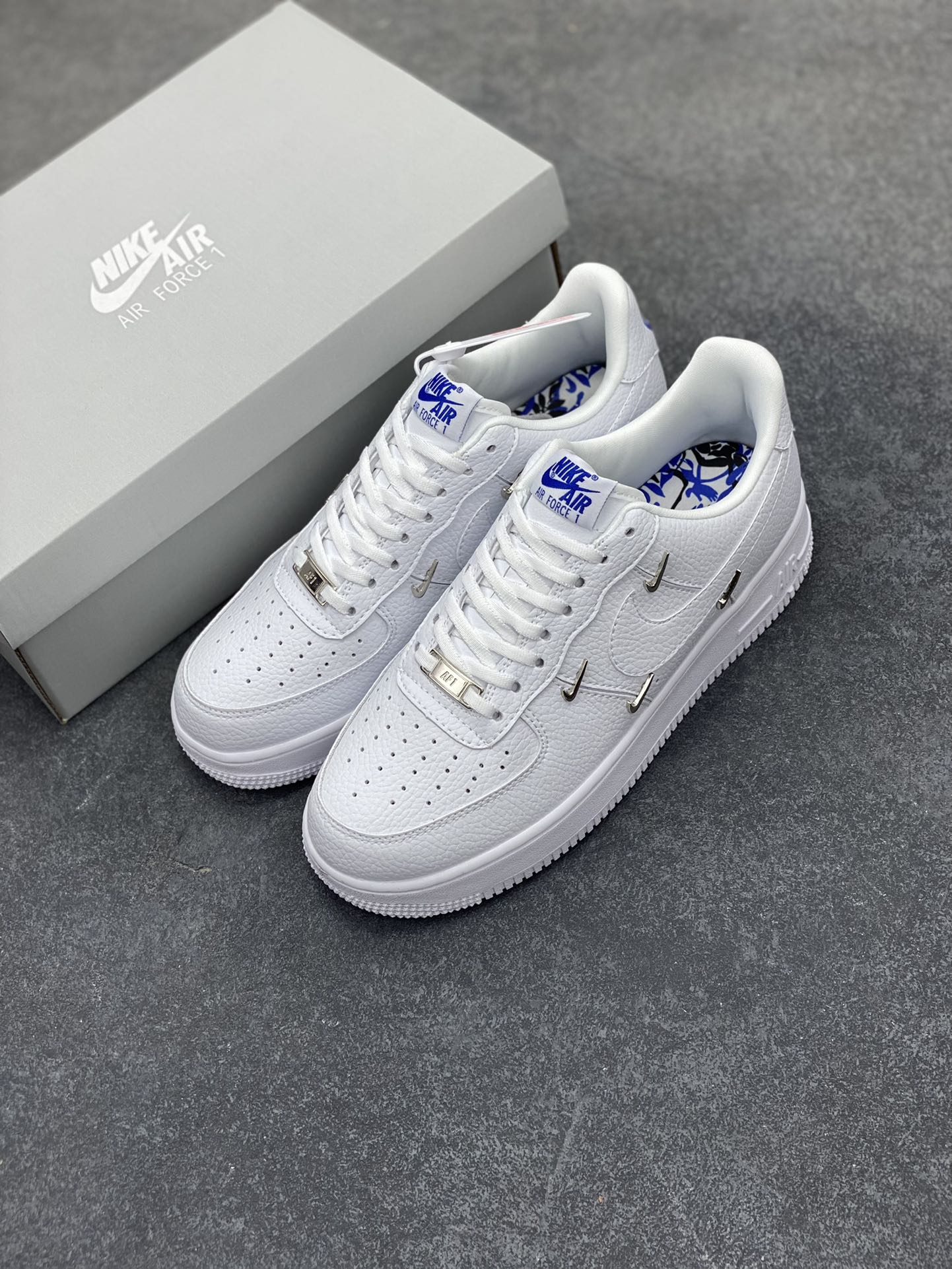 图片[8]-福利特价 Nike Air Force 1 Low 小银勾 空军一号低帮运动休闲板鞋 原楦头原纸板 打造纯正空军版型 专注外贸渠道 全掌内置蜂窝气垫 原盒配件 原厂中底钢印、拉帮完美 货号：CT1990-100 尺码：36 36.5 37.5 38 38.5 39 40 40.5 41 42 42.5 43 44 44.5 45-选品中心