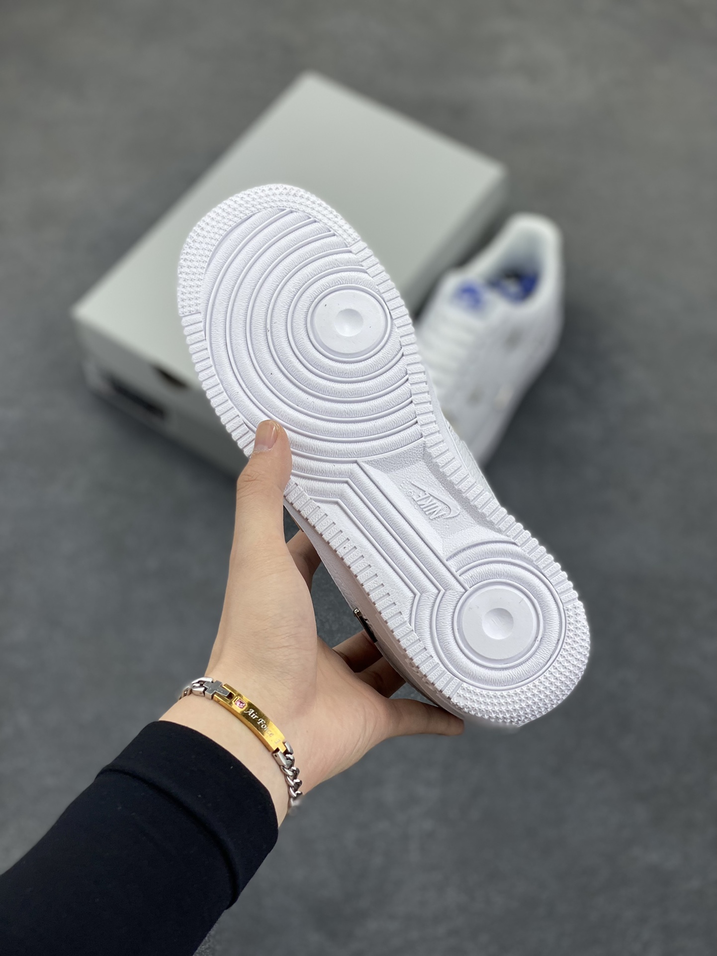 图片[5]-福利特价 Nike Air Force 1 Low 小银勾 空军一号低帮运动休闲板鞋 原楦头原纸板 打造纯正空军版型 专注外贸渠道 全掌内置蜂窝气垫 原盒配件 原厂中底钢印、拉帮完美 货号：CT1990-100 尺码：36 36.5 37.5 38 38.5 39 40 40.5 41 42 42.5 43 44 44.5 45-选品中心