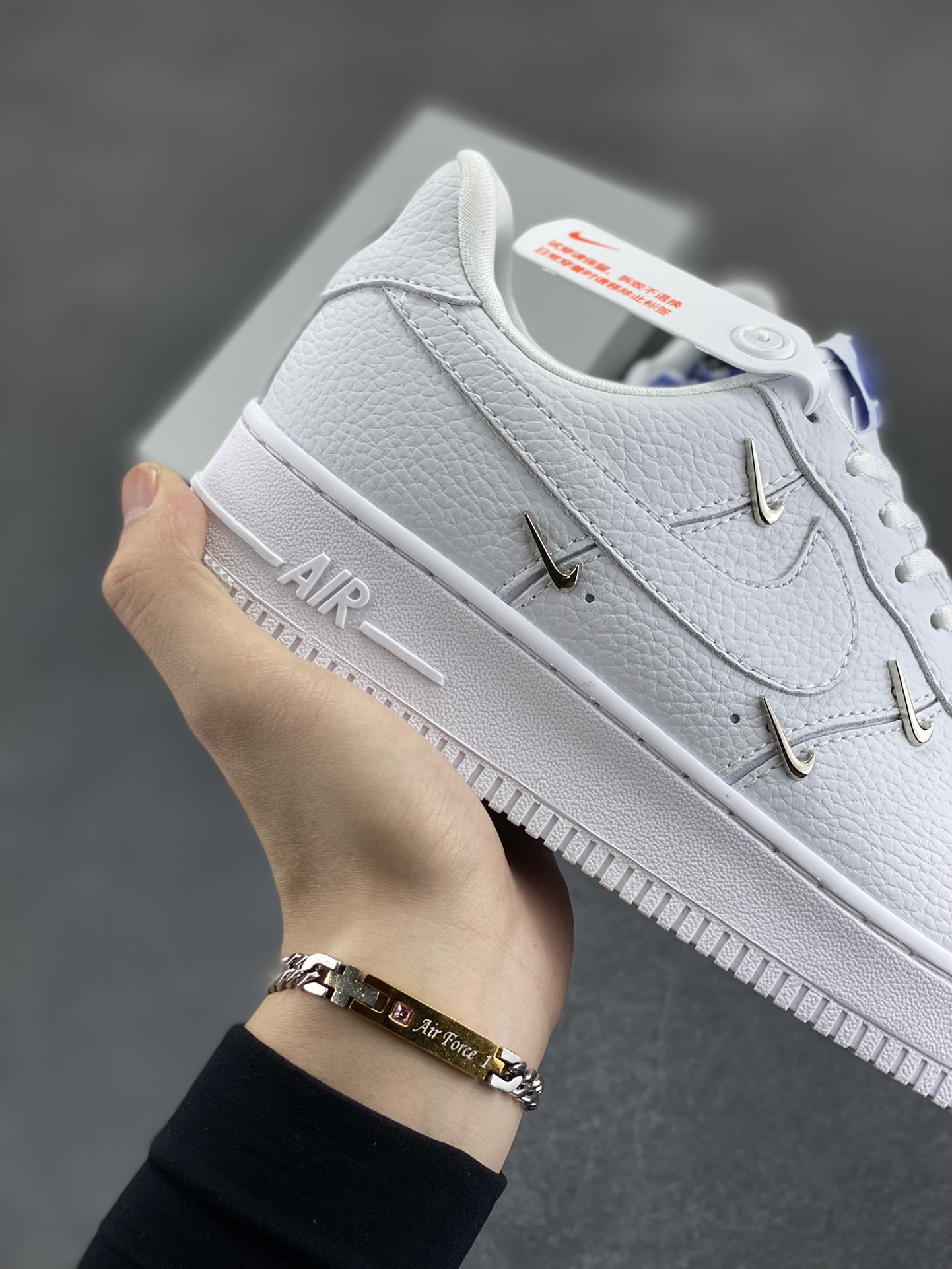 图片[6]-福利特价 Nike Air Force 1 Low 小银勾 空军一号低帮运动休闲板鞋 原楦头原纸板 打造纯正空军版型 专注外贸渠道 全掌内置蜂窝气垫 原盒配件 原厂中底钢印、拉帮完美 货号：CT1990-100 尺码：36 36.5 37.5 38 38.5 39 40 40.5 41 42 42.5 43 44 44.5 45-选品中心