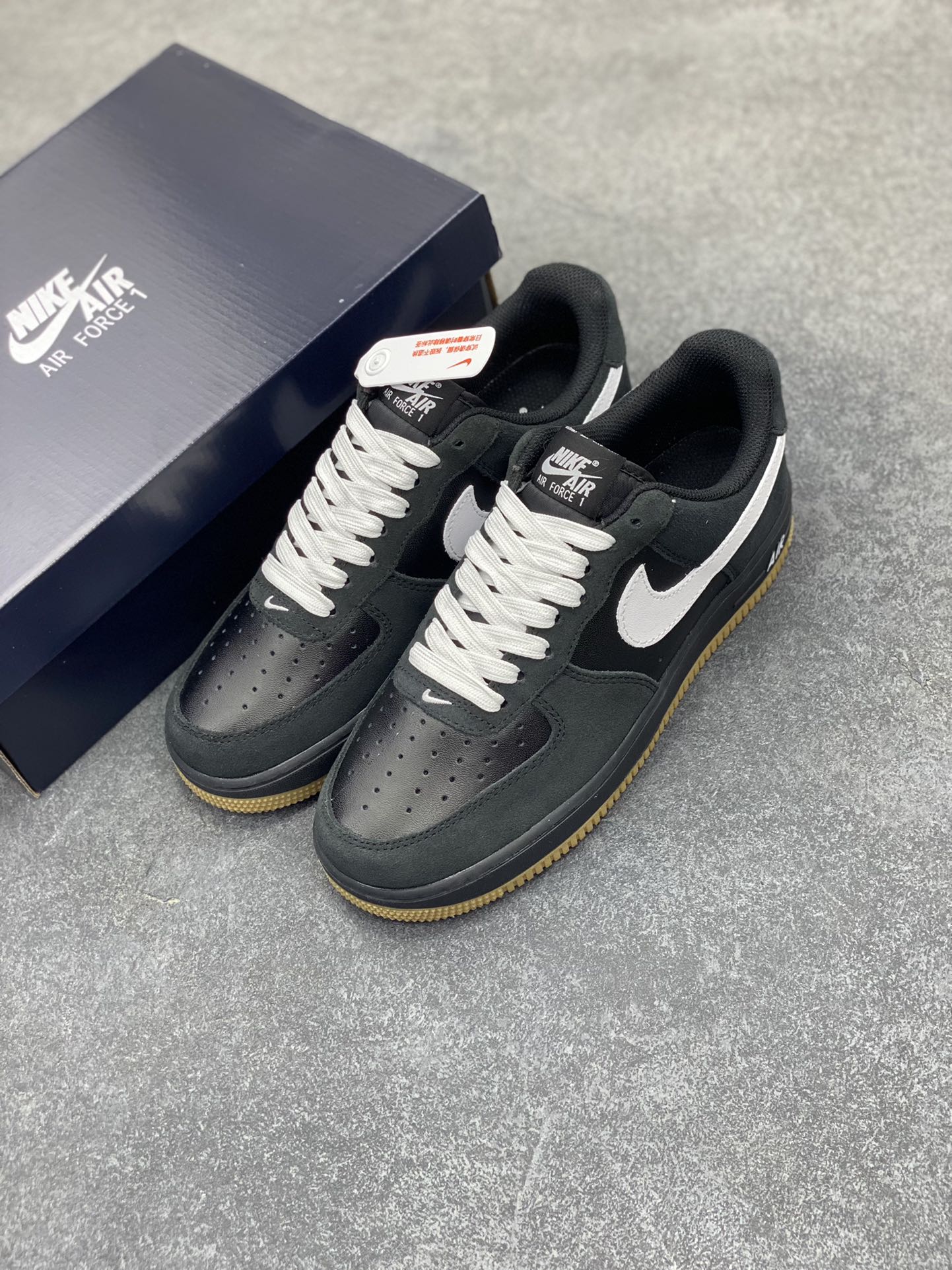 图片[8]-Nike Air Force 1 Low 黑白生胶底 空军一号低帮运动休闲板鞋 原楦头原纸板 打造纯正空军版型#专注外贸渠道 全掌内置蜂窝气垫 #原盒配件 原厂中底钢印、拉帮完美 货号：IB6388-001 尺码：36 36.5 37.5 38 38.5 39 40 40.5 41 42 42.5 43 44 44.5 45-选品中心