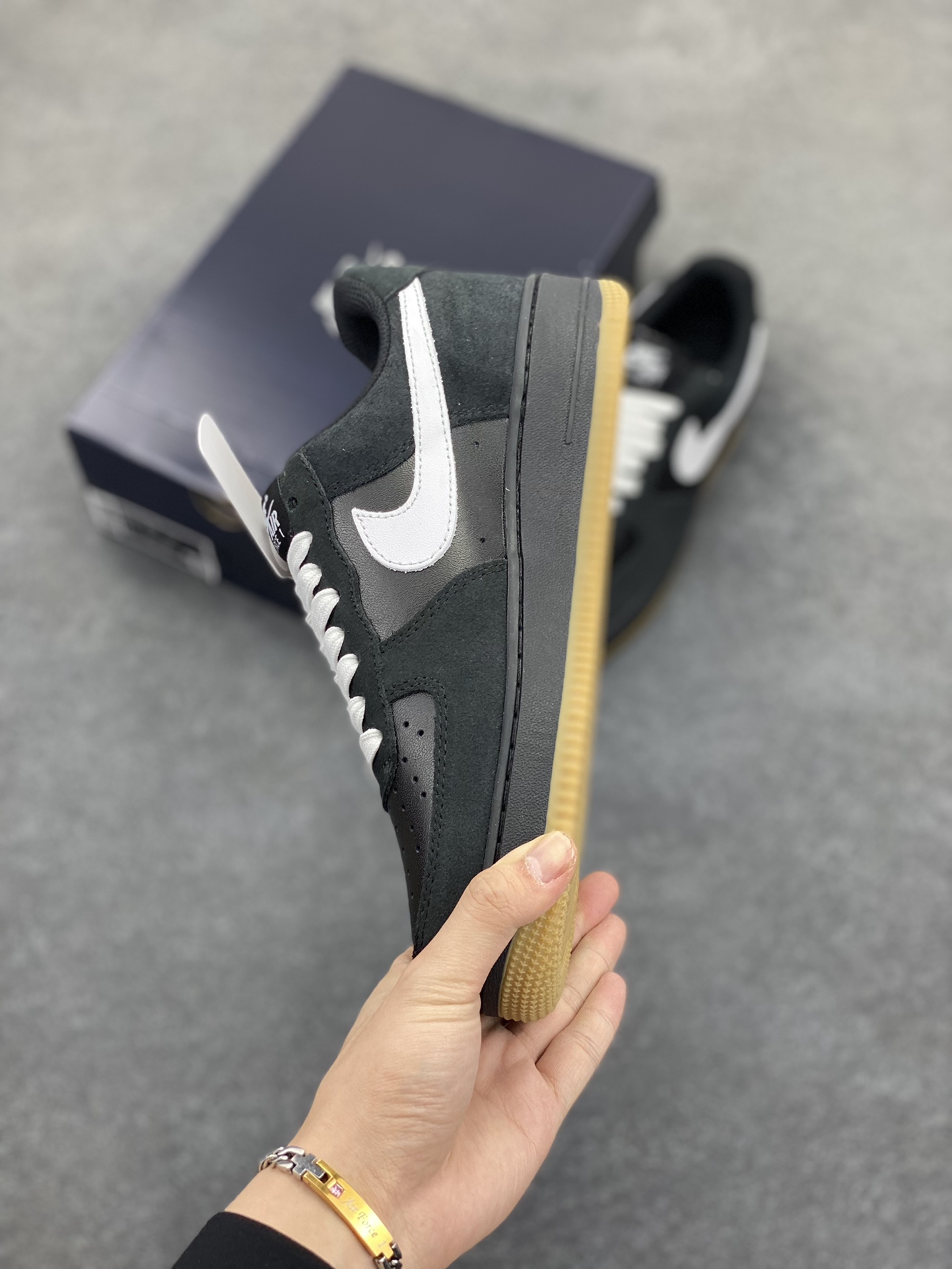 图片[3]-Nike Air Force 1 Low 黑白生胶底 空军一号低帮运动休闲板鞋 原楦头原纸板 打造纯正空军版型#专注外贸渠道 全掌内置蜂窝气垫 #原盒配件 原厂中底钢印、拉帮完美 货号：IB6388-001 尺码：36 36.5 37.5 38 38.5 39 40 40.5 41 42 42.5 43 44 44.5 45-选品中心