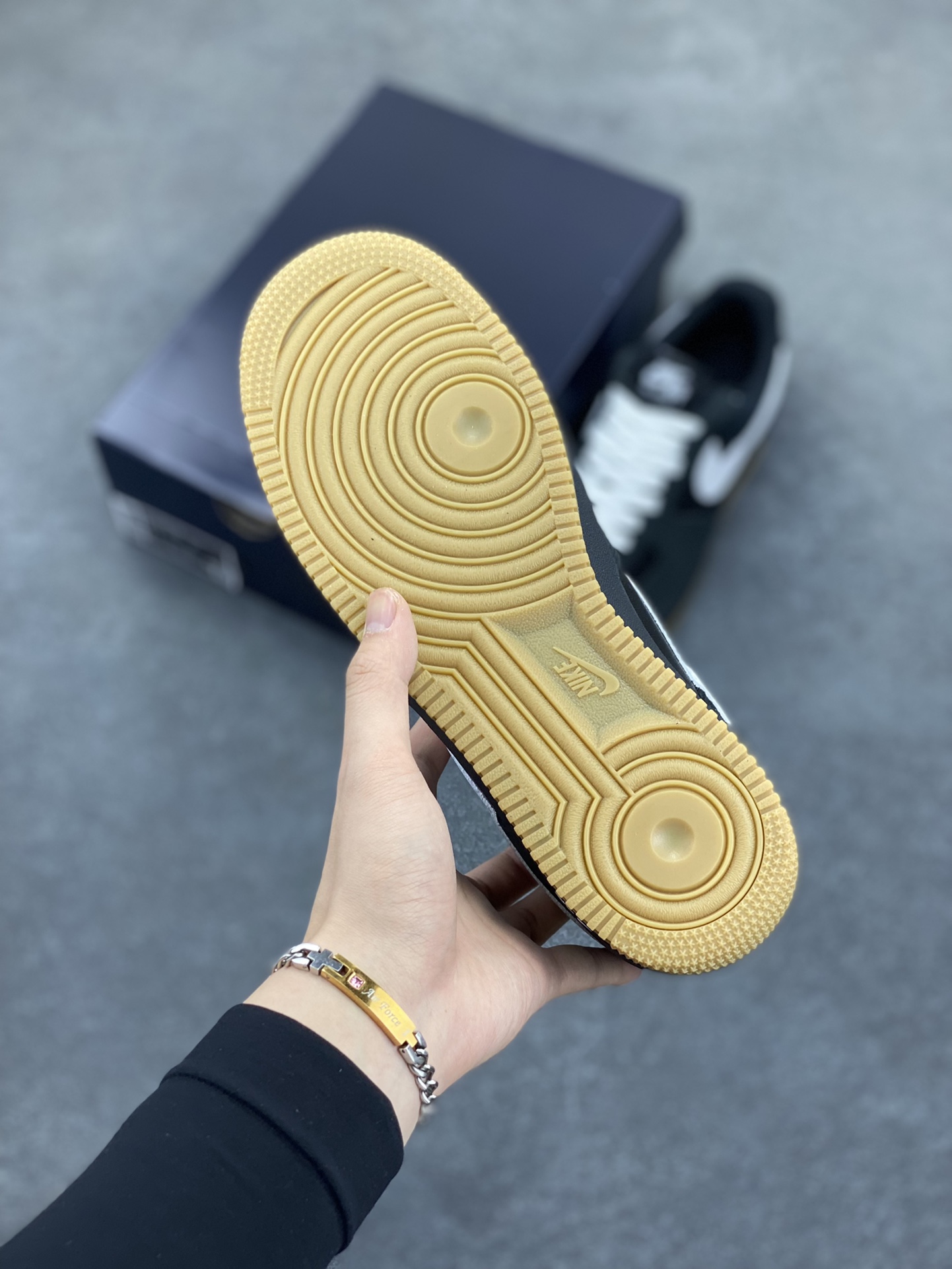 图片[5]-Nike Air Force 1 Low 黑白生胶底 空军一号低帮运动休闲板鞋 原楦头原纸板 打造纯正空军版型#专注外贸渠道 全掌内置蜂窝气垫 #原盒配件 原厂中底钢印、拉帮完美 货号：IB6388-001 尺码：36 36.5 37.5 38 38.5 39 40 40.5 41 42 42.5 43 44 44.5 45-选品中心