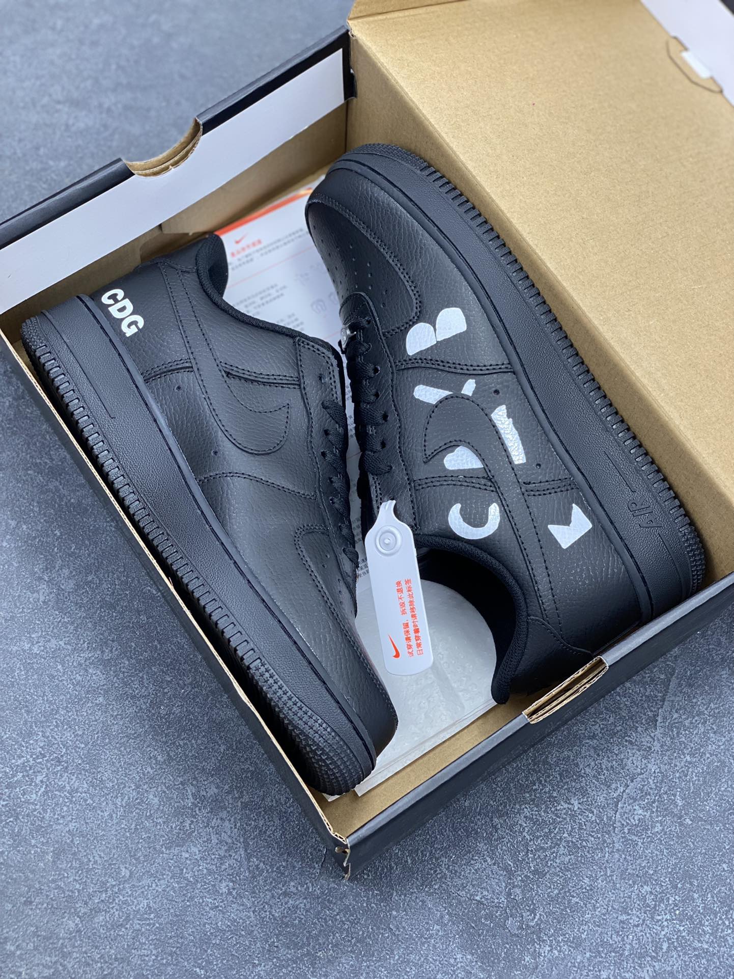 图片[9]-Nike Air Force 1 Low CDG黑 空军一号低帮运动休闲板鞋 原楦头原纸板 打造纯正空军版型#专注外贸渠道 全掌内置蜂窝气垫 #原盒配件 原厂中底钢印、拉帮完美 货号：IB9949-001 尺码：36 36.5 37.5 38 38.5 39 40 40.5 41 42 42.5 43 44 44.5 45-选品中心