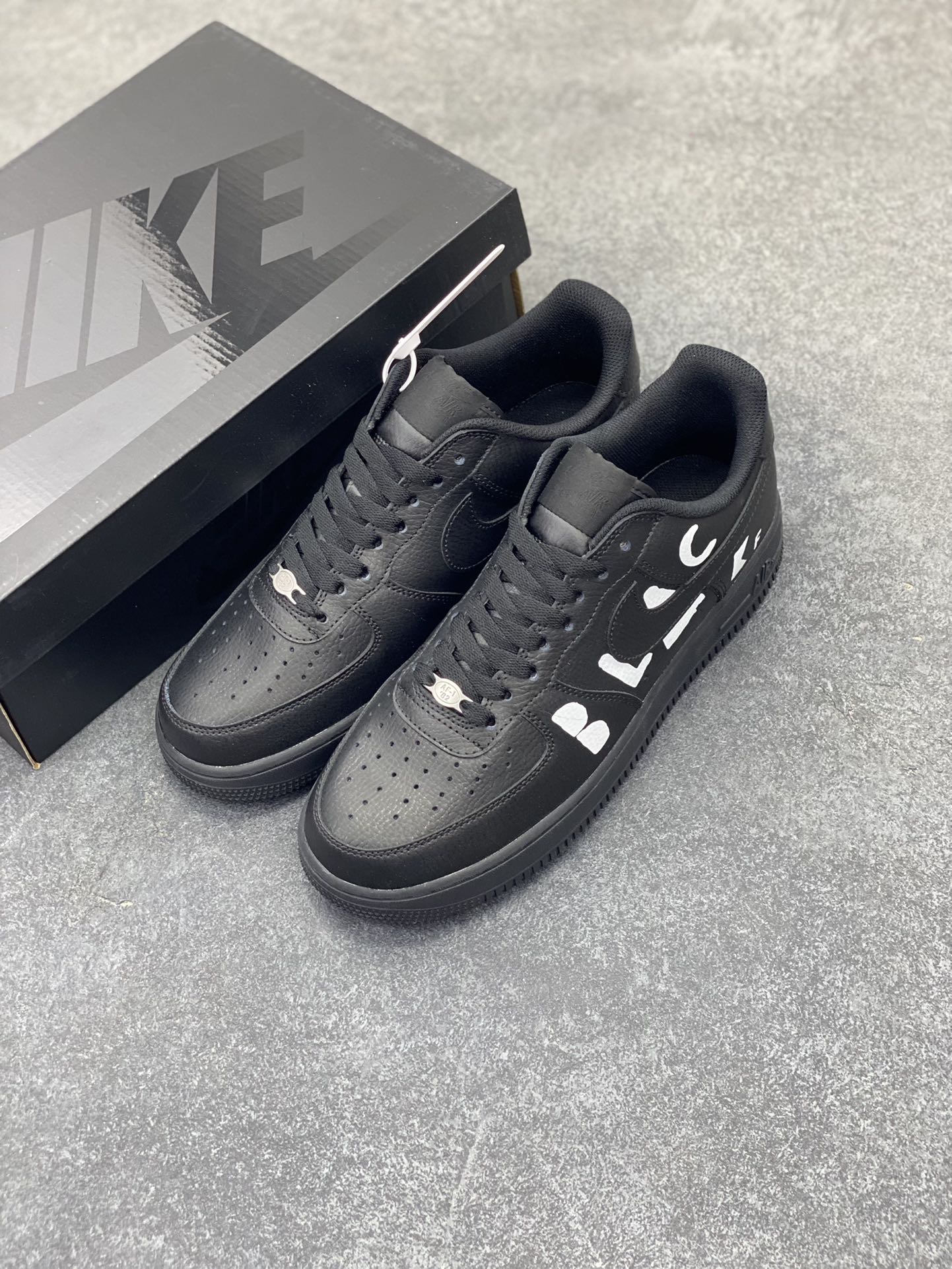 图片[8]-Nike Air Force 1 Low CDG黑 空军一号低帮运动休闲板鞋 原楦头原纸板 打造纯正空军版型#专注外贸渠道 全掌内置蜂窝气垫 #原盒配件 原厂中底钢印、拉帮完美 货号：IB9949-001 尺码：36 36.5 37.5 38 38.5 39 40 40.5 41 42 42.5 43 44 44.5 45-选品中心