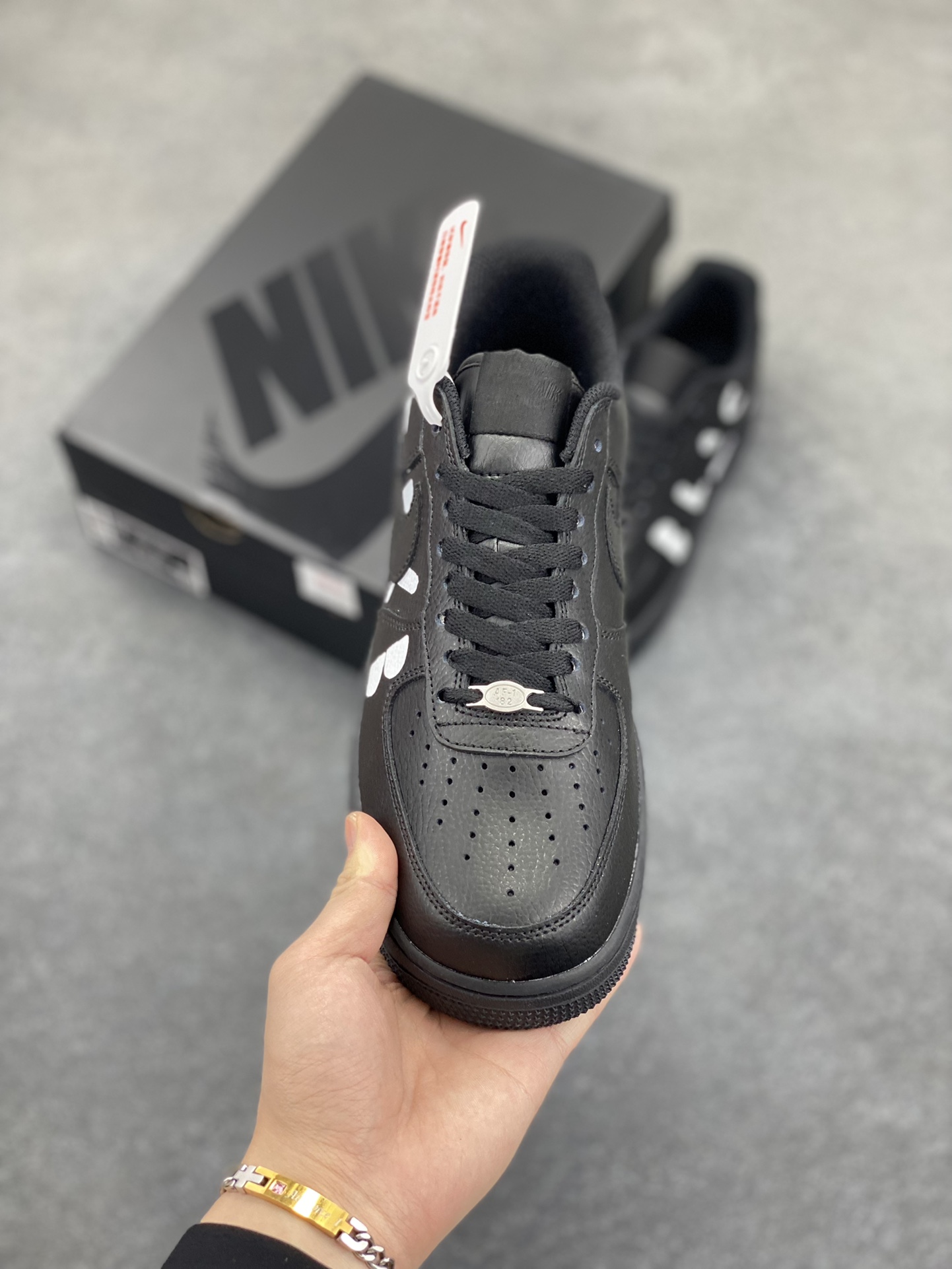 图片[2]-Nike Air Force 1 Low CDG黑 空军一号低帮运动休闲板鞋 原楦头原纸板 打造纯正空军版型#专注外贸渠道 全掌内置蜂窝气垫 #原盒配件 原厂中底钢印、拉帮完美 货号：IB9949-001 尺码：36 36.5 37.5 38 38.5 39 40 40.5 41 42 42.5 43 44 44.5 45-选品中心