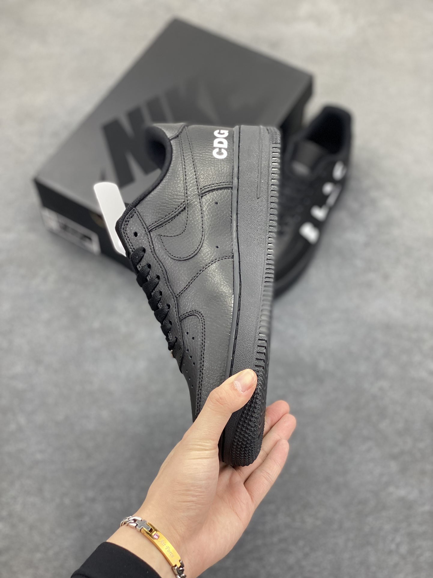 图片[3]-Nike Air Force 1 Low CDG黑 空军一号低帮运动休闲板鞋 原楦头原纸板 打造纯正空军版型#专注外贸渠道 全掌内置蜂窝气垫 #原盒配件 原厂中底钢印、拉帮完美 货号：IB9949-001 尺码：36 36.5 37.5 38 38.5 39 40 40.5 41 42 42.5 43 44 44.5 45-选品中心