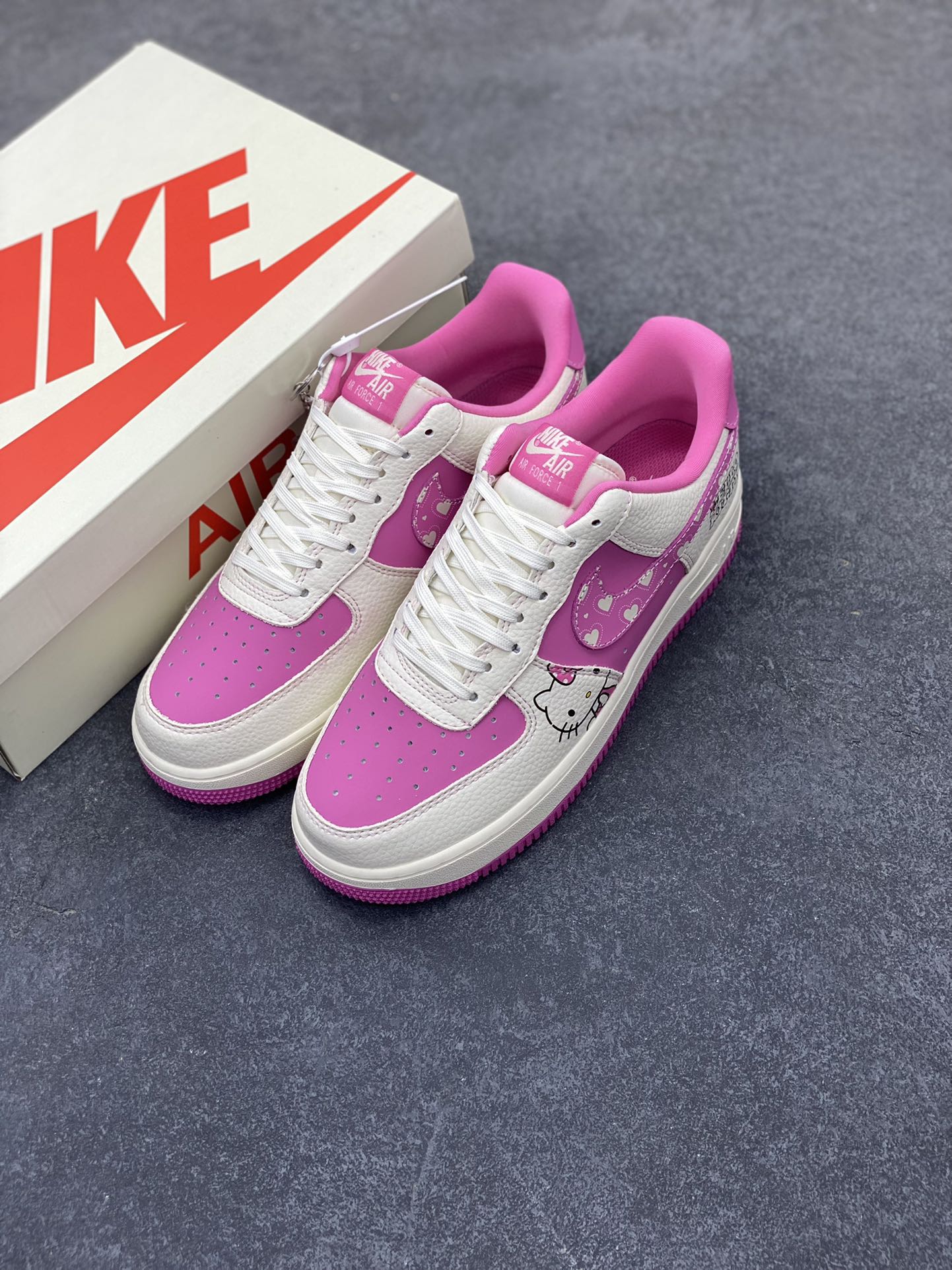 图片[8]-NIke Air Force 1 \’07 Low “卡通猫联名——粉色卡通猫”空军一号 低帮 运动鞋 休闲鞋 折边针车 工艺难度大 原楦头原纸板 原装鞋盒 定制五金配件 内置全掌气垫 原厂鞋底 货号：KK1988-082 尺码：36 36.5 37.5 38 38.5 39 40 40.5 41 42 42.5 43 44 44.5 45-选品中心