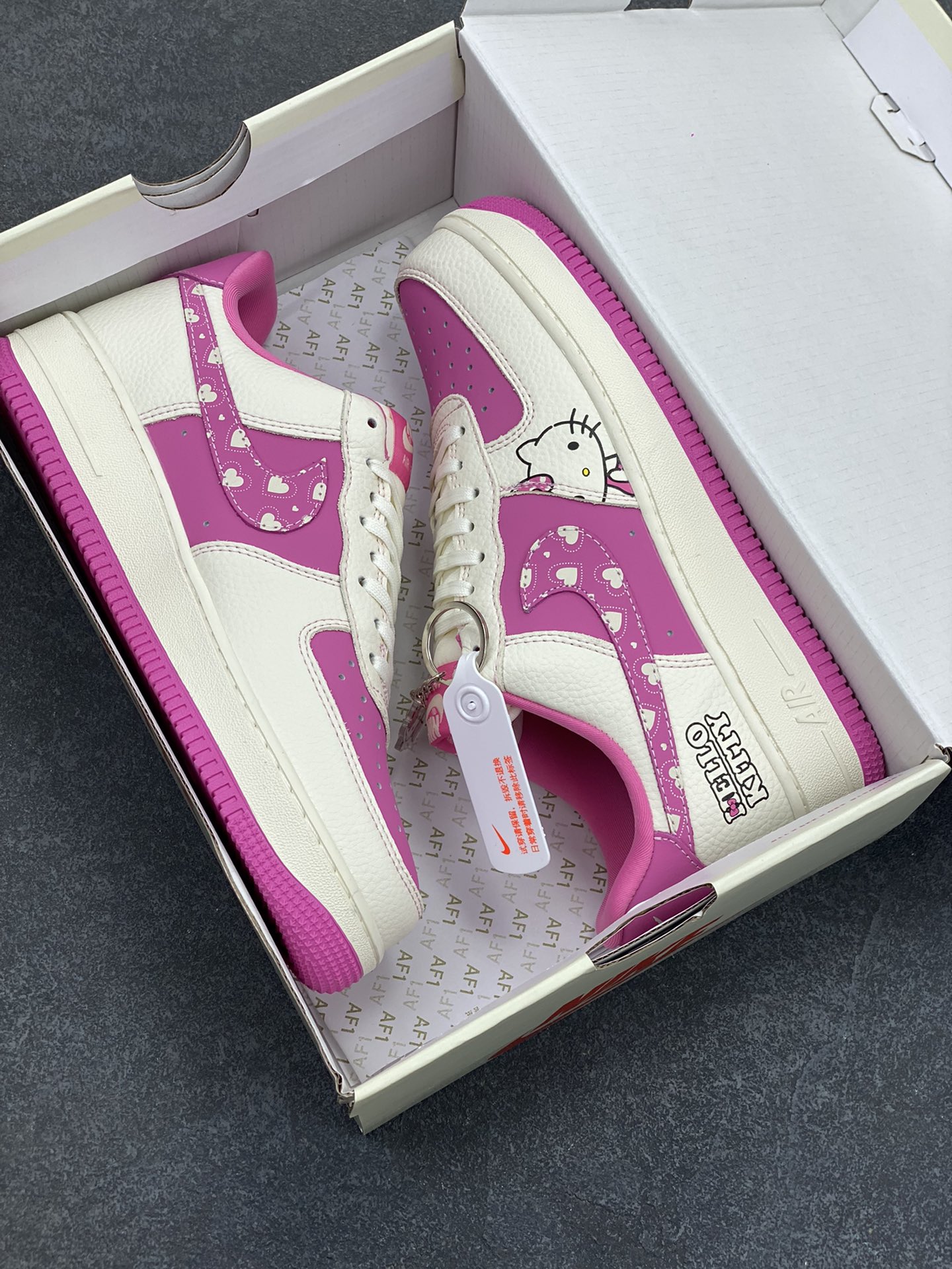 图片[9]-NIke Air Force 1 \’07 Low “卡通猫联名——粉色卡通猫”空军一号 低帮 运动鞋 休闲鞋 折边针车 工艺难度大 原楦头原纸板 原装鞋盒 定制五金配件 内置全掌气垫 原厂鞋底 货号：KK1988-082 尺码：36 36.5 37.5 38 38.5 39 40 40.5 41 42 42.5 43 44 44.5 45-选品中心