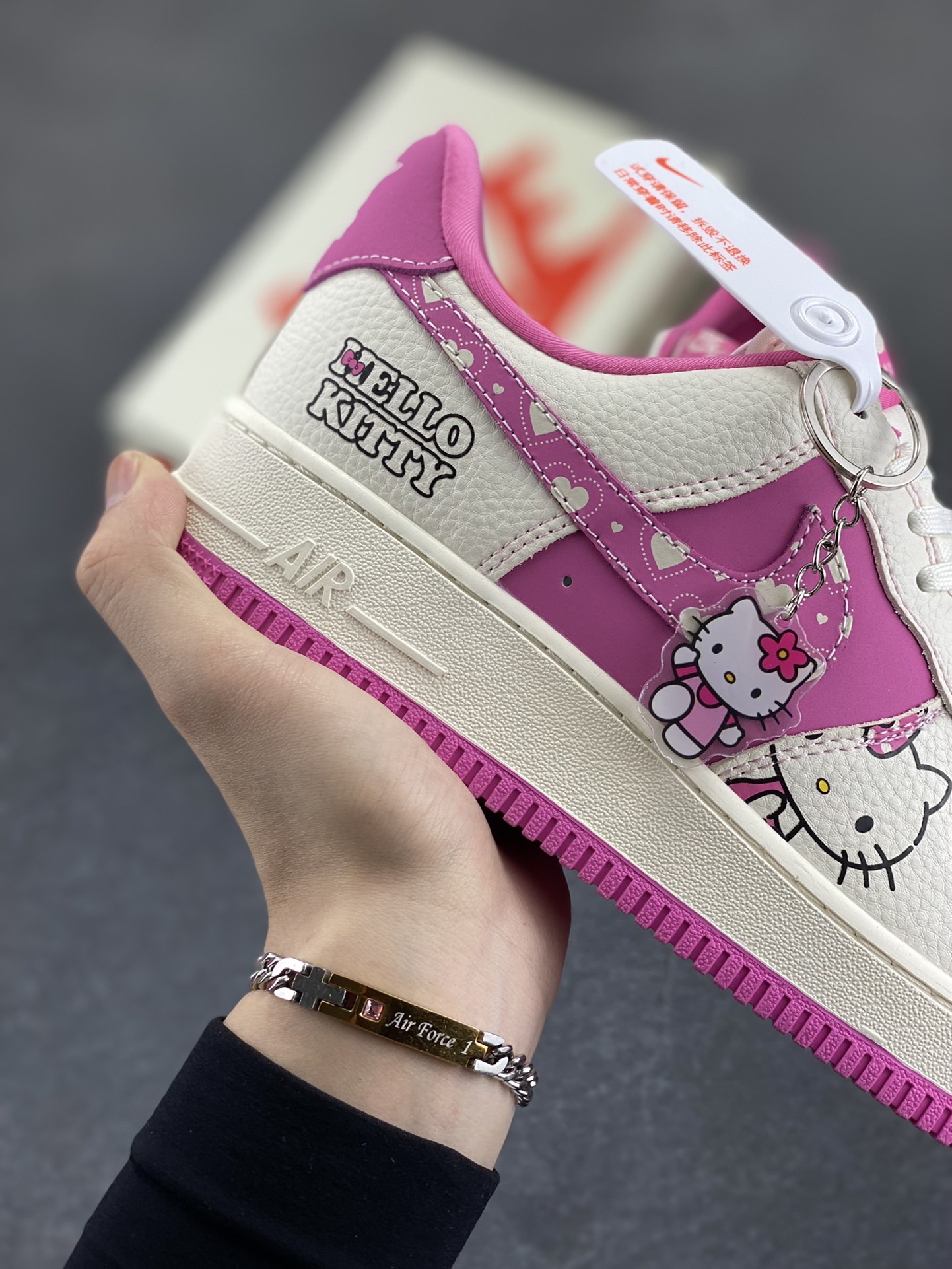 图片[6]-NIke Air Force 1 \’07 Low “卡通猫联名——粉色卡通猫”空军一号 低帮 运动鞋 休闲鞋 折边针车 工艺难度大 原楦头原纸板 原装鞋盒 定制五金配件 内置全掌气垫 原厂鞋底 货号：KK1988-082 尺码：36 36.5 37.5 38 38.5 39 40 40.5 41 42 42.5 43 44 44.5 45-选品中心