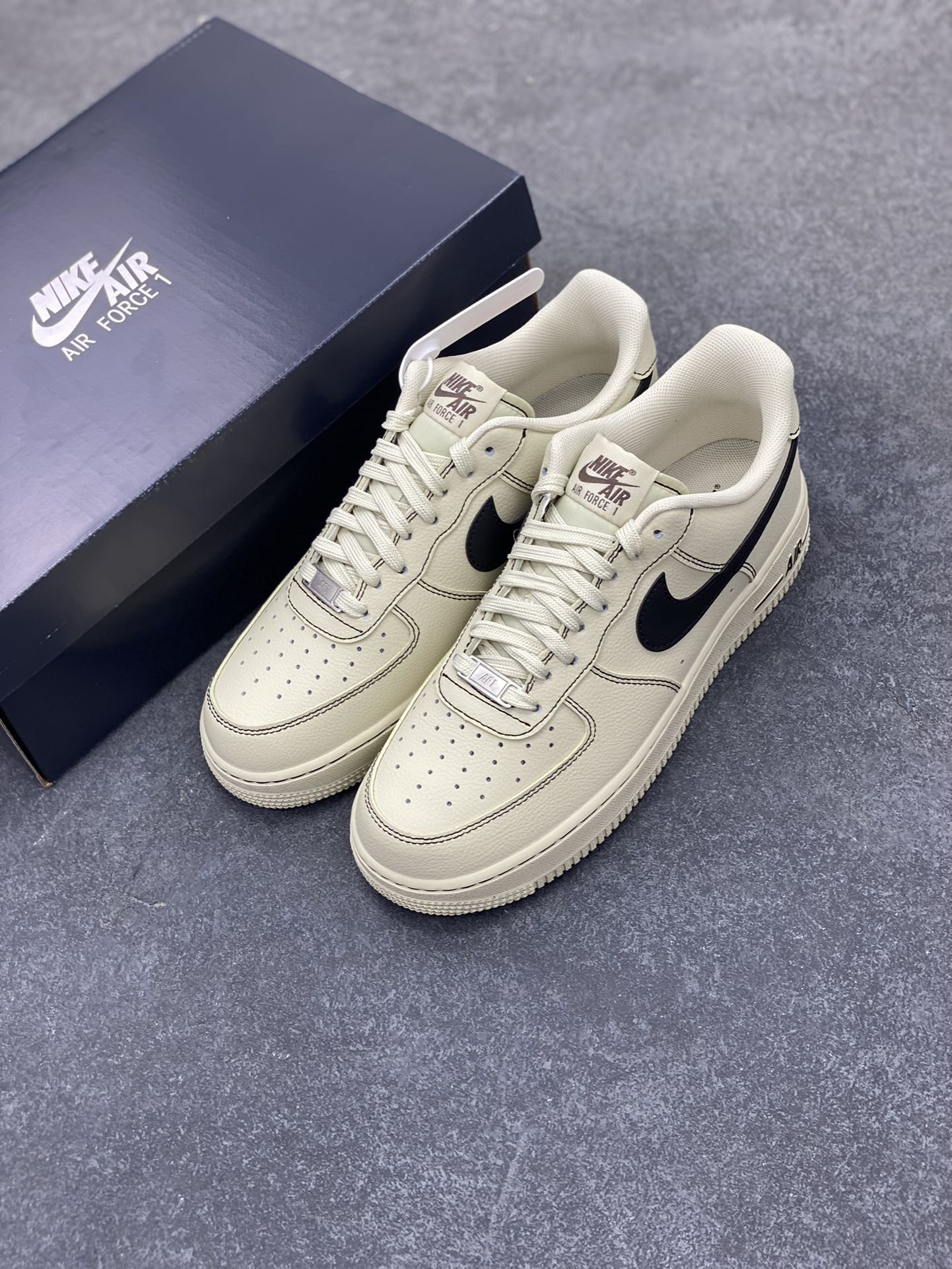图片[8]-Nike Air Force 1 Low 白黑 原楦头原纸板 打造纯正空军版型 专注外贸渠道 全掌内置蜂窝气垫 原盒配件 原厂中底钢印、拉帮完美 货号：HQ2037-200 尺码：36 36.5 37.5 38 38.5 39 40 40.5 41 42 42.5 43 44 44.5 45-选品中心