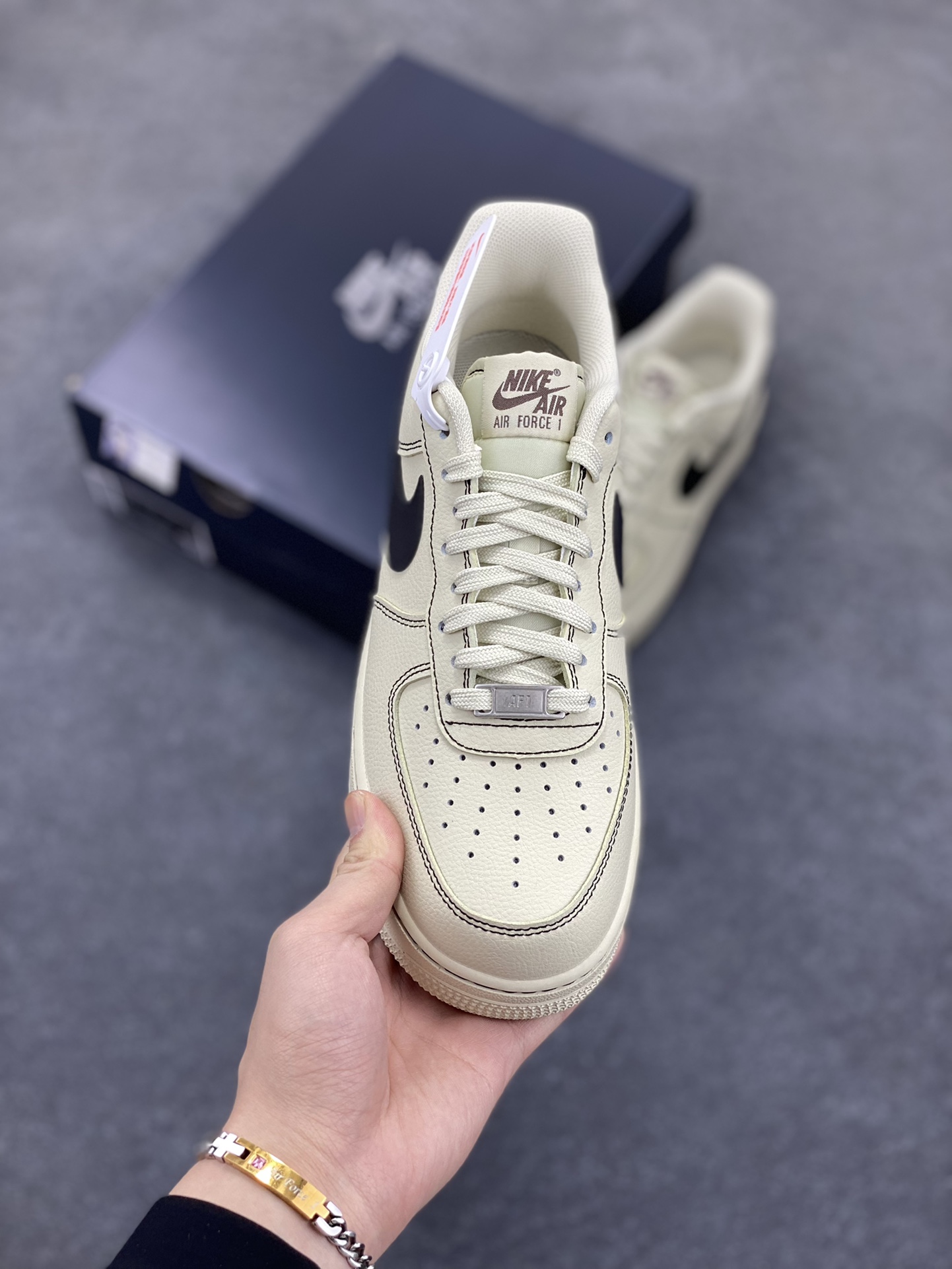 图片[2]-Nike Air Force 1 Low 白黑 原楦头原纸板 打造纯正空军版型 专注外贸渠道 全掌内置蜂窝气垫 原盒配件 原厂中底钢印、拉帮完美 货号：HQ2037-200 尺码：36 36.5 37.5 38 38.5 39 40 40.5 41 42 42.5 43 44 44.5 45-选品中心