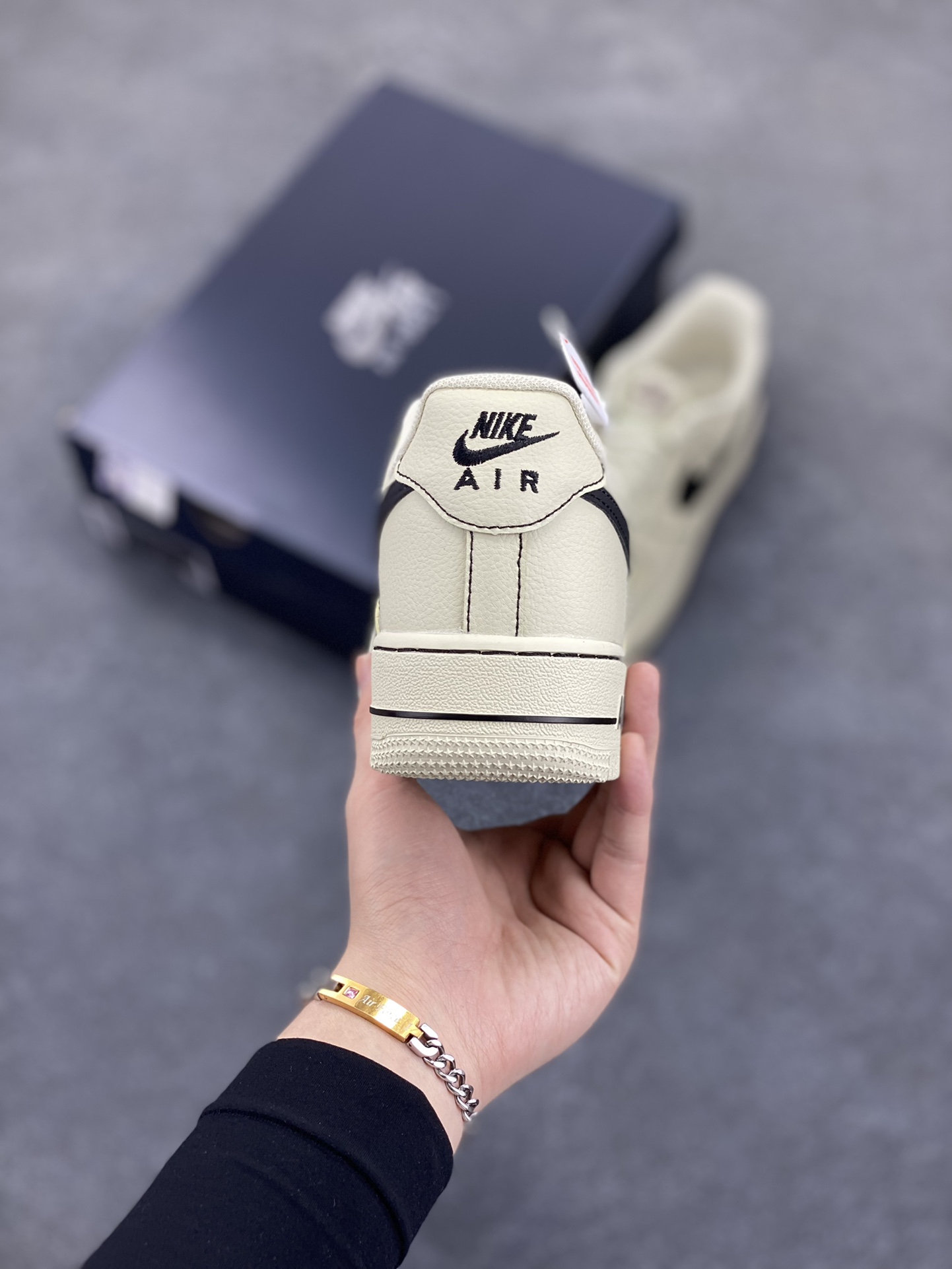图片[4]-Nike Air Force 1 Low 白黑 原楦头原纸板 打造纯正空军版型 专注外贸渠道 全掌内置蜂窝气垫 原盒配件 原厂中底钢印、拉帮完美 货号：HQ2037-200 尺码：36 36.5 37.5 38 38.5 39 40 40.5 41 42 42.5 43 44 44.5 45-选品中心