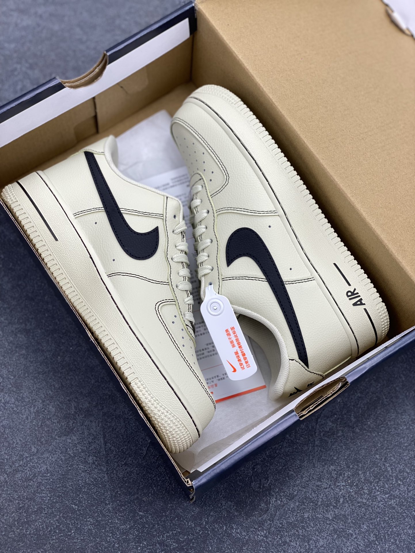 图片[9]-Nike Air Force 1 Low 白黑 原楦头原纸板 打造纯正空军版型 专注外贸渠道 全掌内置蜂窝气垫 原盒配件 原厂中底钢印、拉帮完美 货号：HQ2037-200 尺码：36 36.5 37.5 38 38.5 39 40 40.5 41 42 42.5 43 44 44.5 45-选品中心