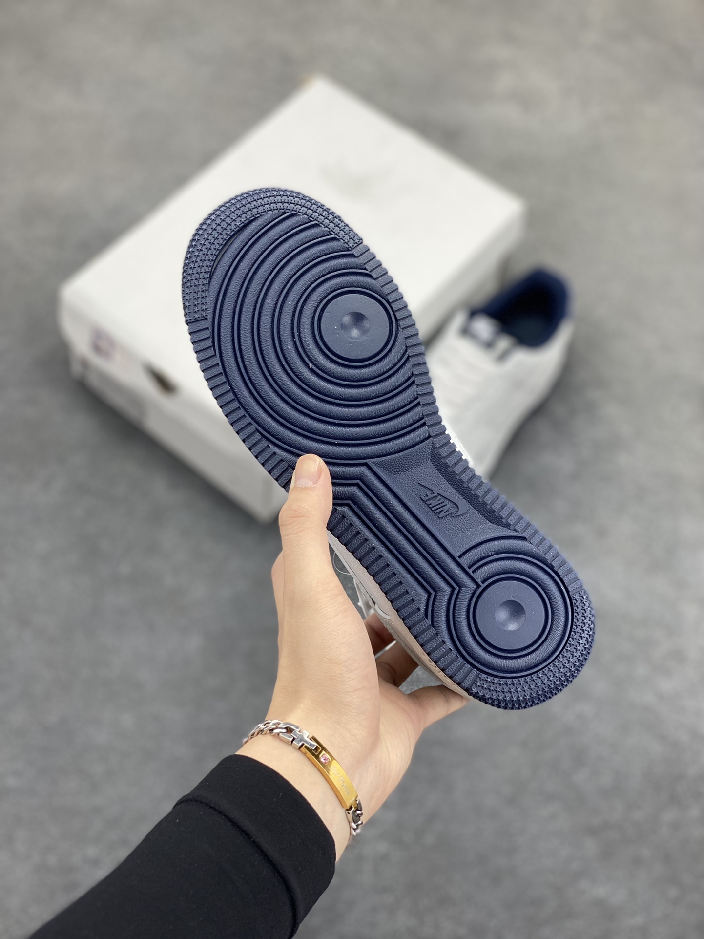 图片[5]-福利特价 Air Force 1\’ 07 深蓝小勾 原楦头原纸板 打造纯正空军版型 专注外贸渠道 全掌内置蜂窝气垫 #原盒配件 原厂中底钢印、拉帮完美 货号：HM9483-001 尺码：36 36.5 37.5 38 38.5 39 40 40.5 41 42 42.5 43 44 44.5 45-选品中心