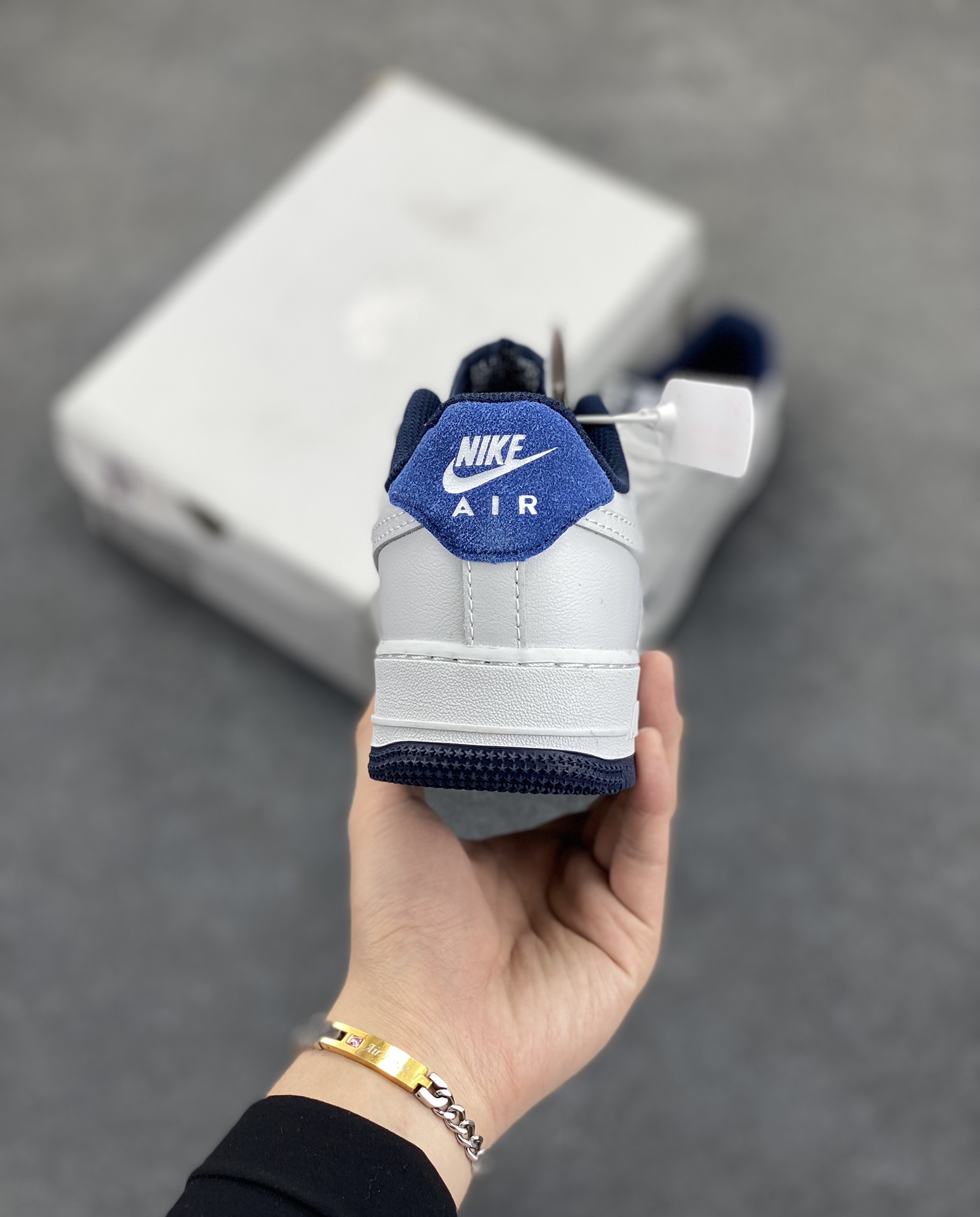 图片[4]-福利特价 Air Force 1\’ 07 深蓝小勾 原楦头原纸板 打造纯正空军版型 专注外贸渠道 全掌内置蜂窝气垫 #原盒配件 原厂中底钢印、拉帮完美 货号：HM9483-001 尺码：36 36.5 37.5 38 38.5 39 40 40.5 41 42 42.5 43 44 44.5 45-选品中心