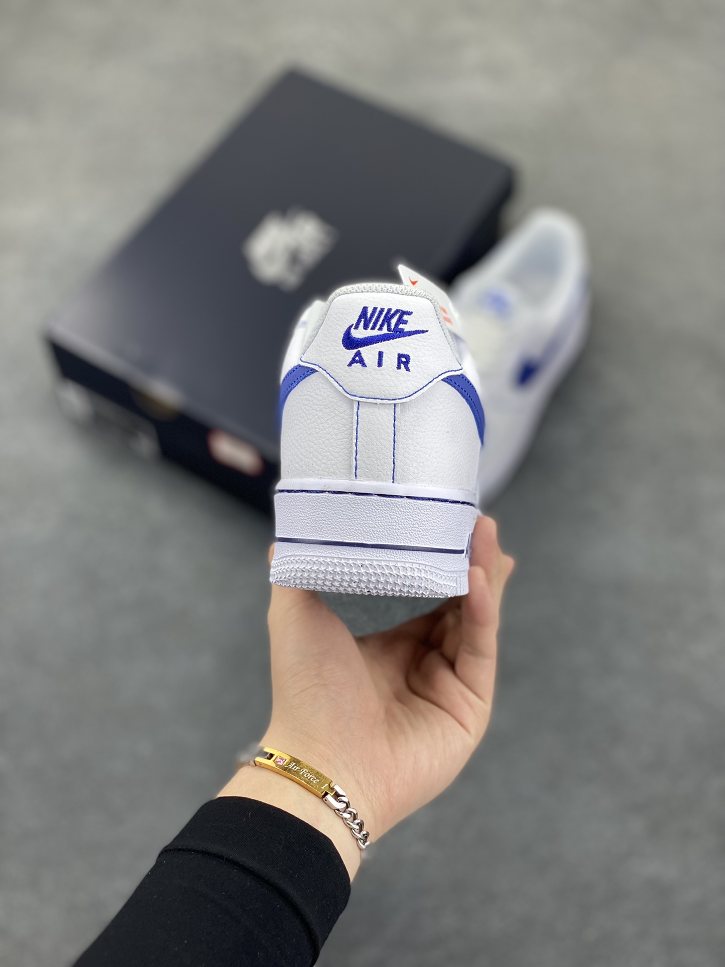 图片[4]-Nike Air Force 1 Low 白蓝 原楦头原纸板 打造纯正空军版型 专注外贸渠道 全掌内置蜂窝气垫 原盒配件 原厂中底钢印、拉帮完美 货号：HQ2037-100 尺码：36 36.5 37.5 38 38.5 39 40 40.5 41 42 42.5 43 44 44.5 45 46-选品中心
