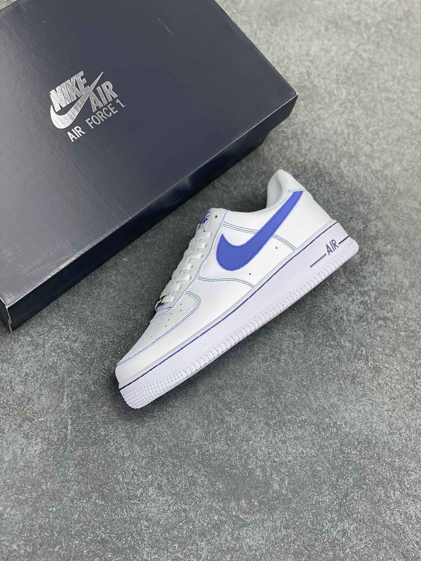 图片[7]-Nike Air Force 1 Low 白蓝 原楦头原纸板 打造纯正空军版型 专注外贸渠道 全掌内置蜂窝气垫 原盒配件 原厂中底钢印、拉帮完美 货号：HQ2037-100 尺码：36 36.5 37.5 38 38.5 39 40 40.5 41 42 42.5 43 44 44.5 45 46-选品中心