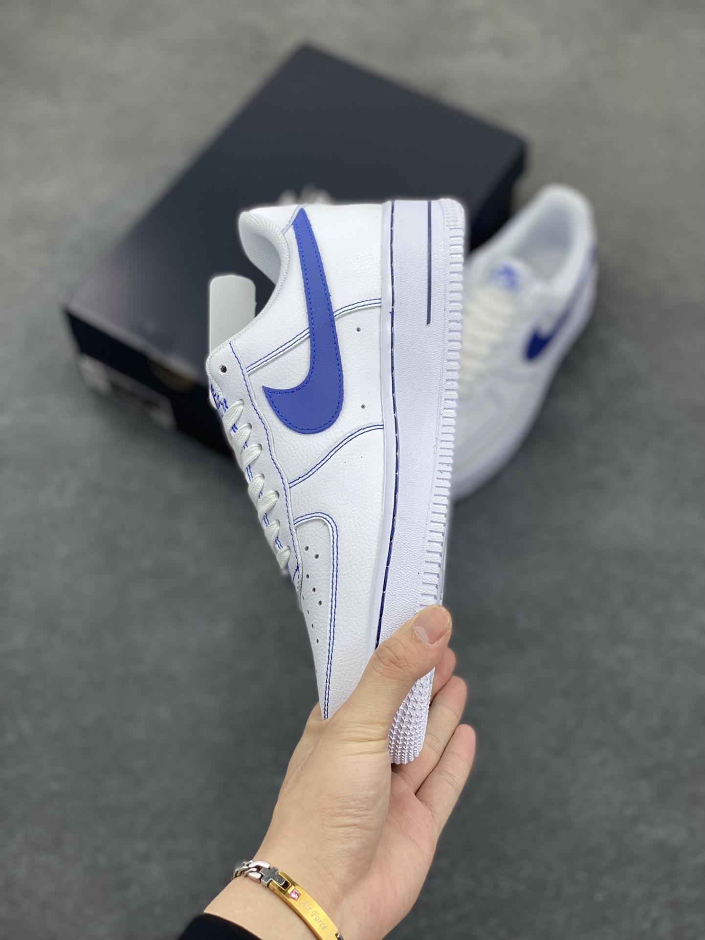 图片[3]-Nike Air Force 1 Low 白蓝 原楦头原纸板 打造纯正空军版型 专注外贸渠道 全掌内置蜂窝气垫 原盒配件 原厂中底钢印、拉帮完美 货号：HQ2037-100 尺码：36 36.5 37.5 38 38.5 39 40 40.5 41 42 42.5 43 44 44.5 45 46-选品中心