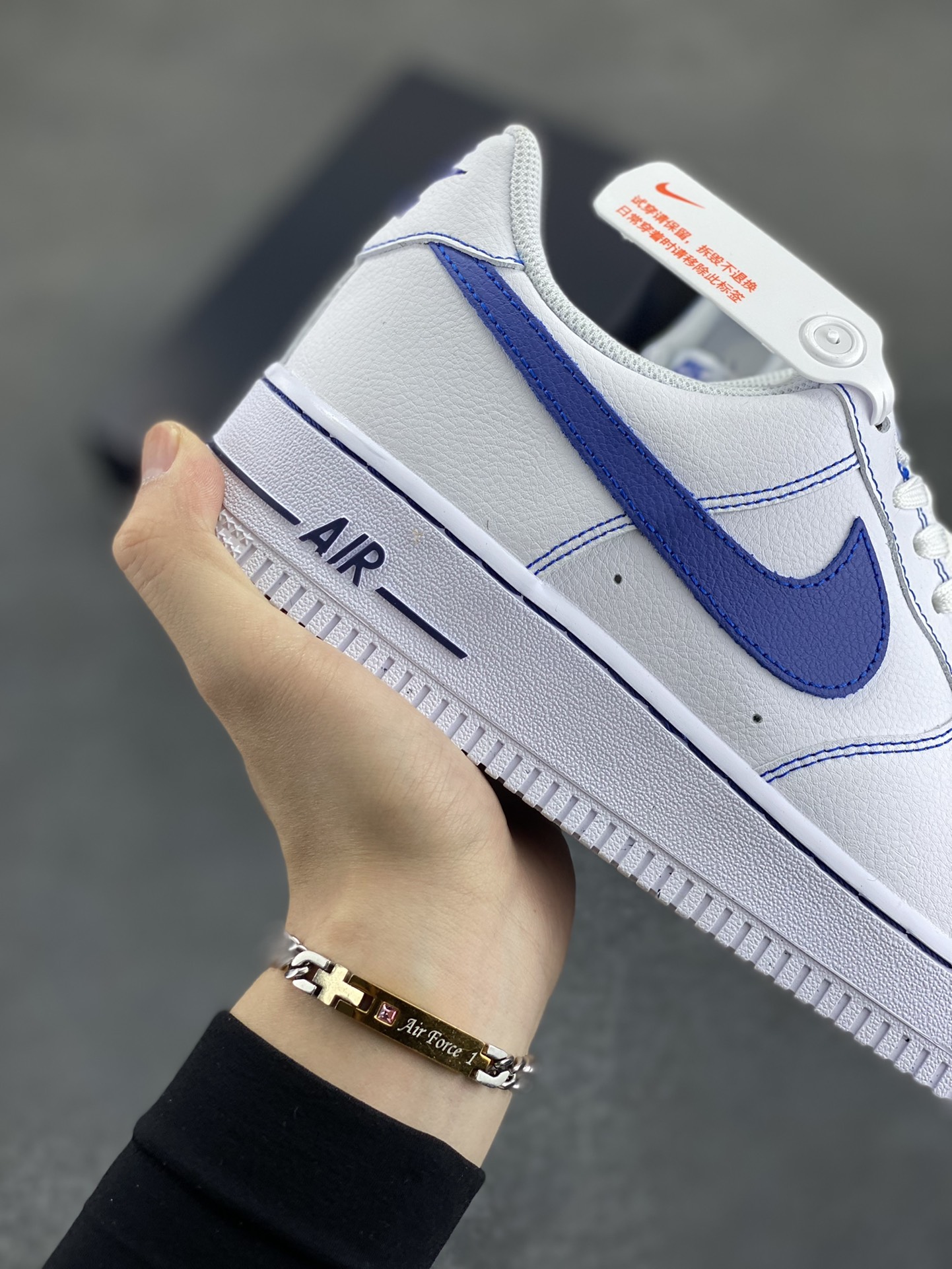 图片[6]-Nike Air Force 1 Low 白蓝 原楦头原纸板 打造纯正空军版型 专注外贸渠道 全掌内置蜂窝气垫 原盒配件 原厂中底钢印、拉帮完美 货号：HQ2037-100 尺码：36 36.5 37.5 38 38.5 39 40 40.5 41 42 42.5 43 44 44.5 45 46-选品中心