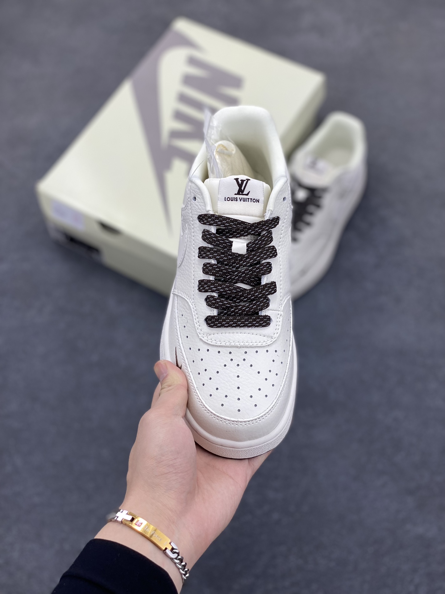 图片[2]-海外爆款 ZP订单 NIKE EBERNON Low prm 小空军低帮百搭透气休闲运动板鞋 独家头层版本 原数据独家私模大底 纯正版型 清洁度完美 货号：FD5188-122 尺码：36 36.5 37.5 38 38.5 39 40 40.5 41 42 42.5 43 44 44.5 45-选品中心