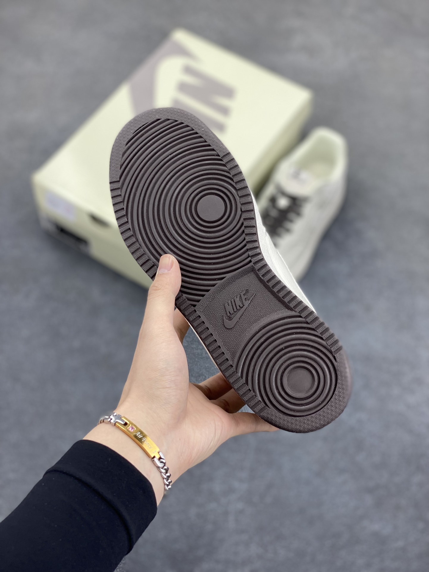 图片[5]-海外爆款 ZP订单 NIKE EBERNON Low prm 小空军低帮百搭透气休闲运动板鞋 独家头层版本 原数据独家私模大底 纯正版型 清洁度完美 货号：FD5188-122 尺码：36 36.5 37.5 38 38.5 39 40 40.5 41 42 42.5 43 44 44.5 45-选品中心