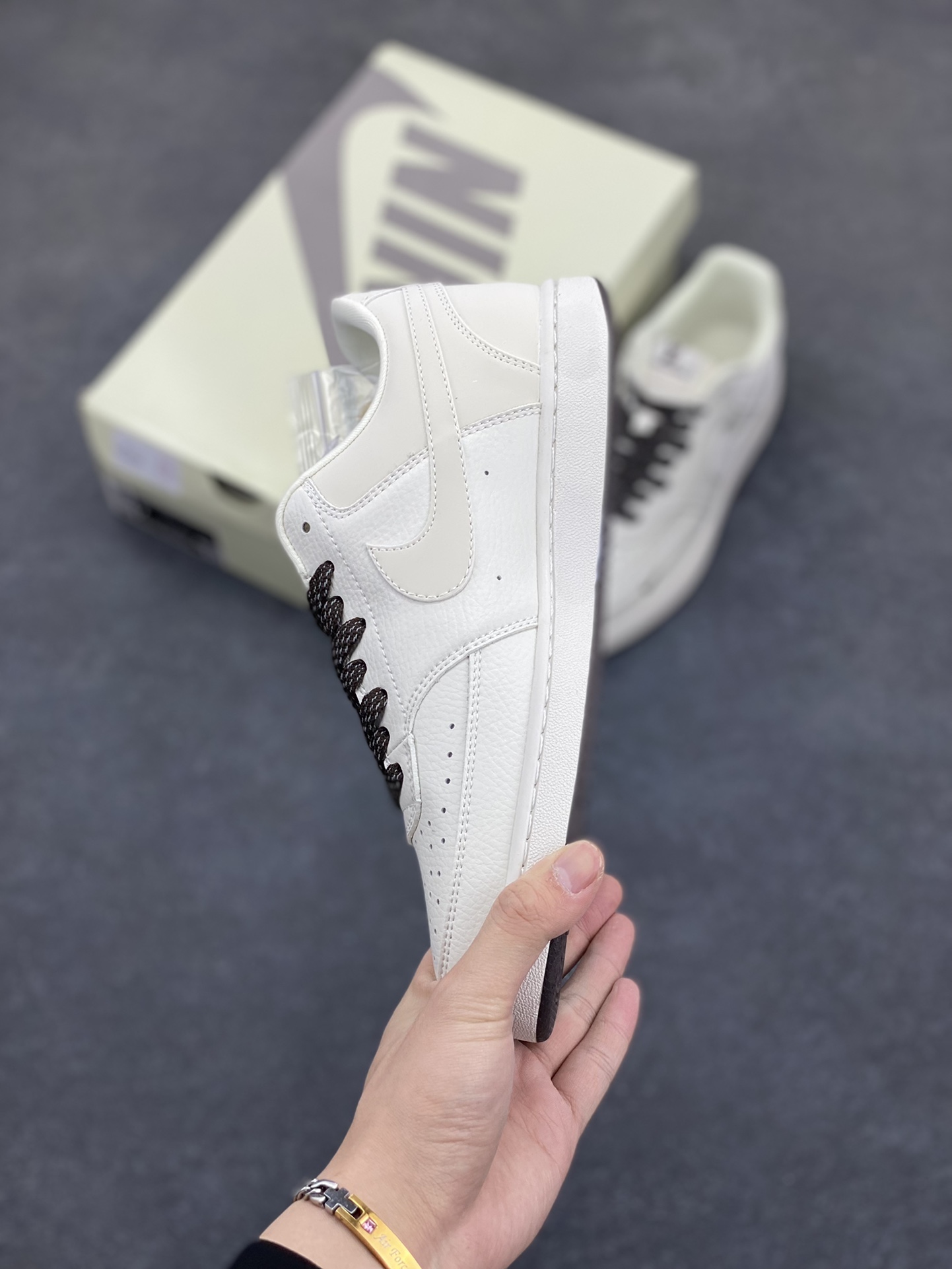 图片[3]-海外爆款 ZP订单 NIKE EBERNON Low prm 小空军低帮百搭透气休闲运动板鞋 独家头层版本 原数据独家私模大底 纯正版型 清洁度完美 货号：FD5188-122 尺码：36 36.5 37.5 38 38.5 39 40 40.5 41 42 42.5 43 44 44.5 45-选品中心