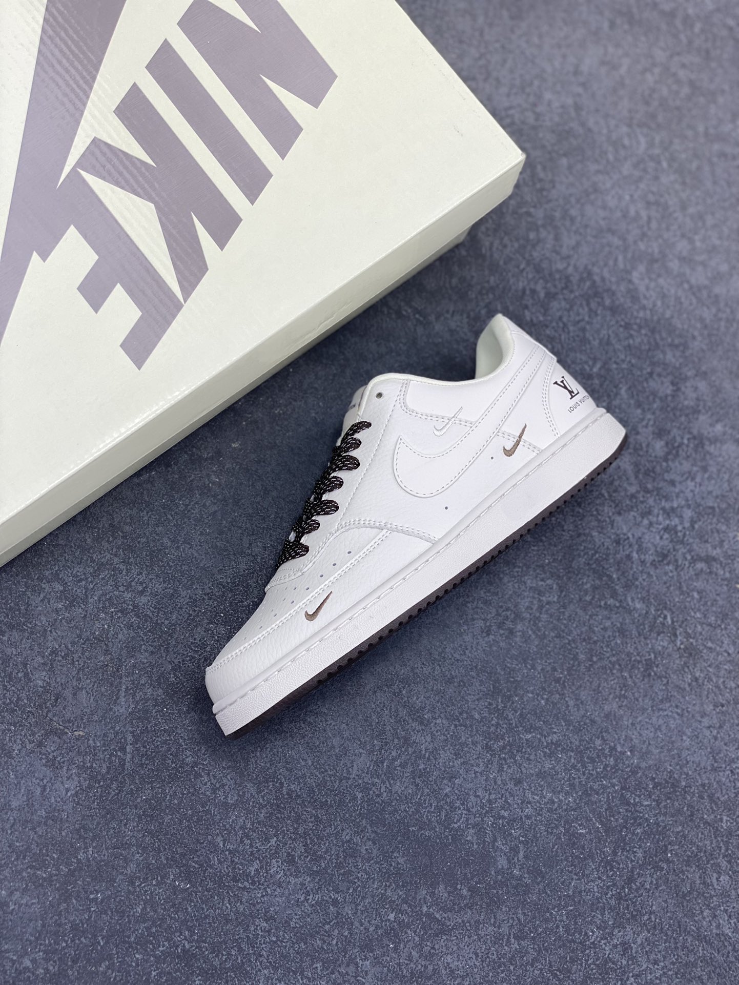 图片[7]-海外爆款 ZP订单 NIKE EBERNON Low prm 小空军低帮百搭透气休闲运动板鞋 独家头层版本 原数据独家私模大底 纯正版型 清洁度完美 货号：FD5188-122 尺码：36 36.5 37.5 38 38.5 39 40 40.5 41 42 42.5 43 44 44.5 45-选品中心