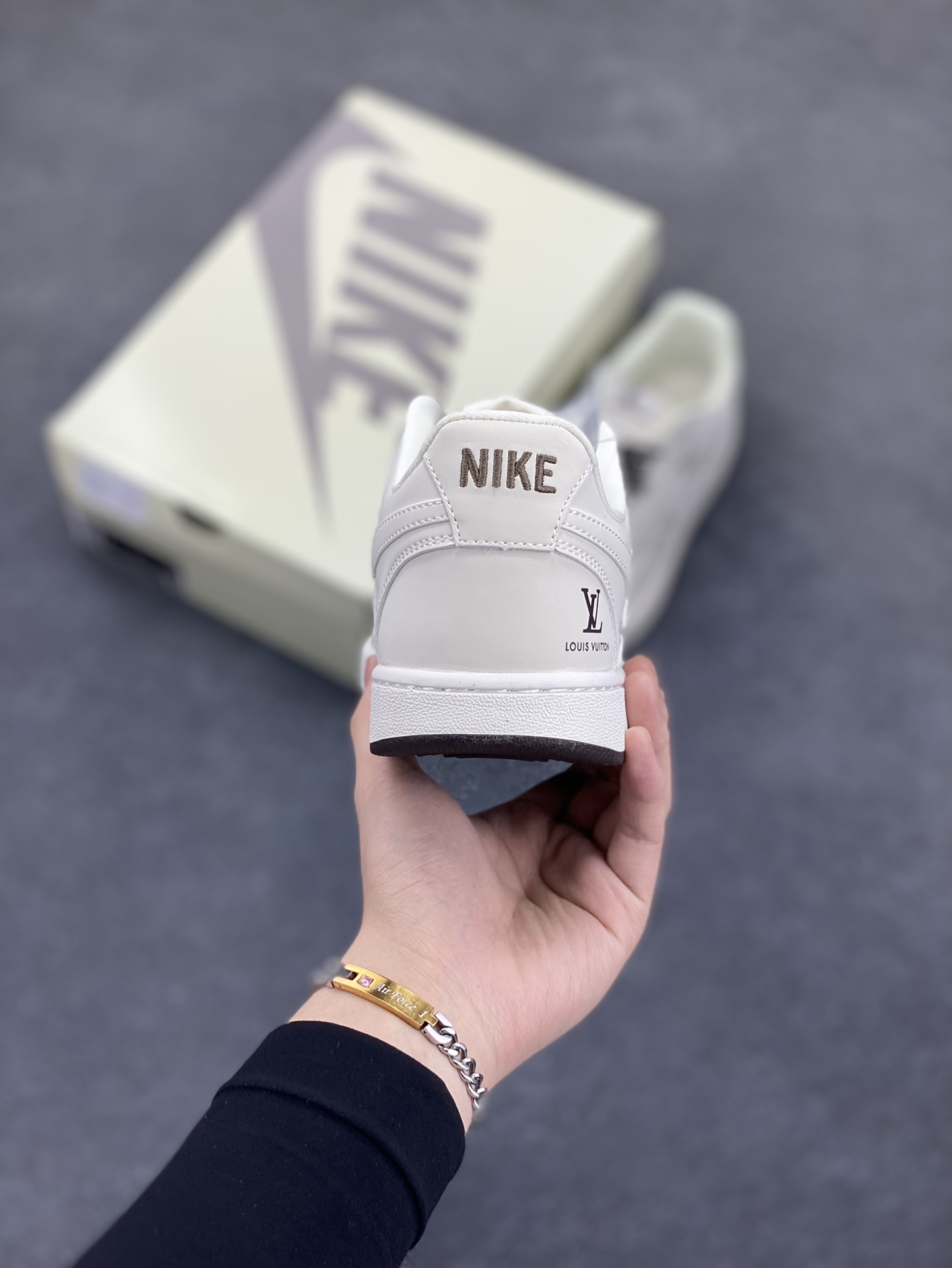 图片[4]-海外爆款 ZP订单 NIKE EBERNON Low prm 小空军低帮百搭透气休闲运动板鞋 独家头层版本 原数据独家私模大底 纯正版型 清洁度完美 货号：FD5188-122 尺码：36 36.5 37.5 38 38.5 39 40 40.5 41 42 42.5 43 44 44.5 45-选品中心