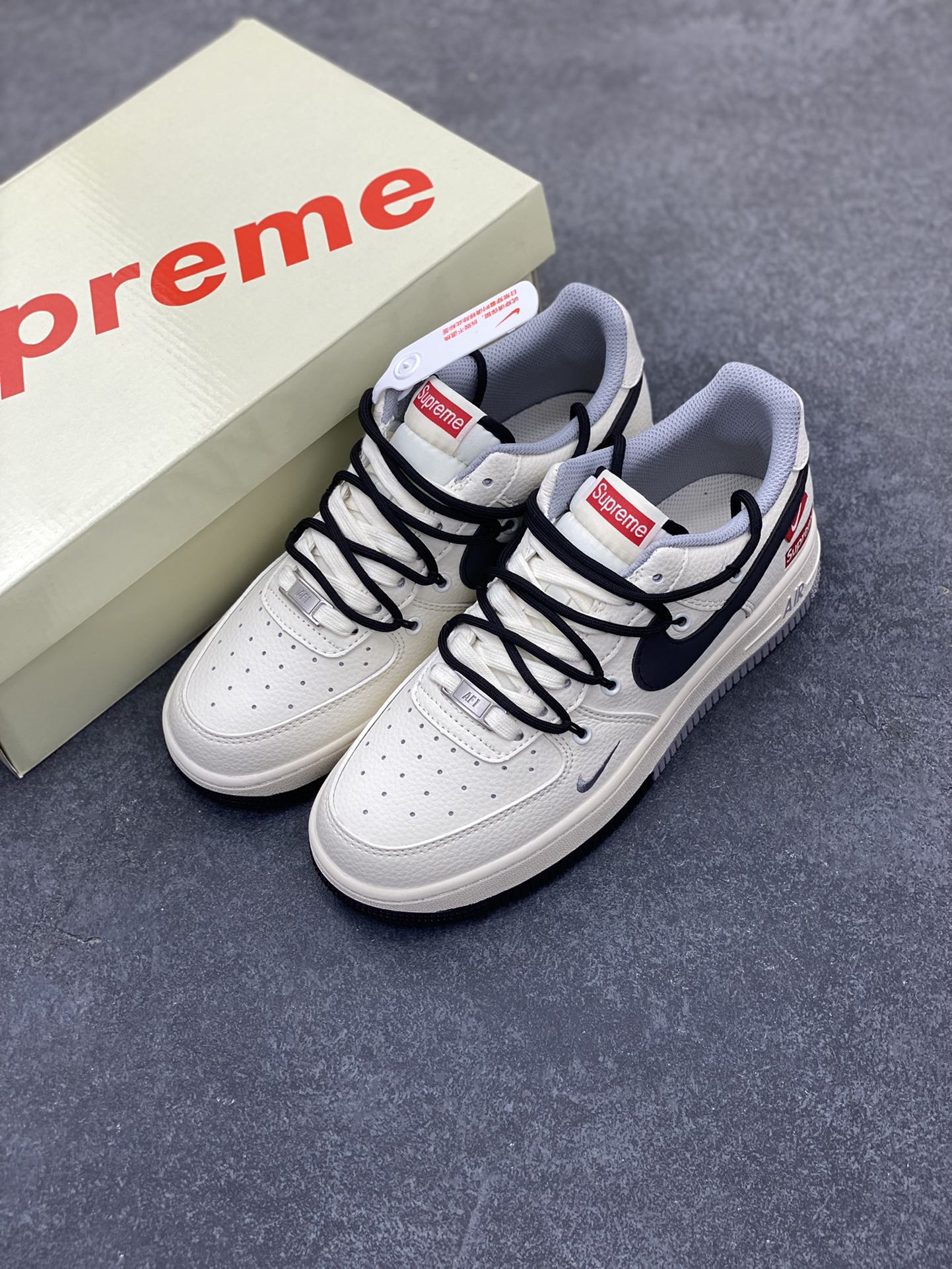 图片[8]-NIke Air Force 1 \’07 Low “Supreme联名——双拼灰黑抽绳”空军一号 低帮 运动鞋 休闲鞋 折边针车 工艺难度大 原楦头原纸板 原装鞋盒 定制五金配件 内置全掌气垫 原厂鞋底 货号：DM6868-069 尺码：36 36.5 37.5 38 38.5 39 40 40.5 41 42 42.5 43 44 44.5 45-选品中心
