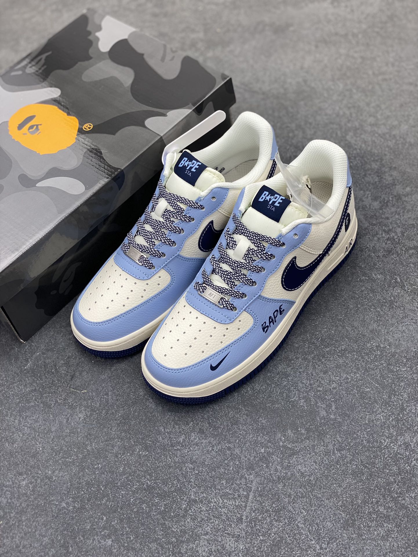 图片[8]-NIke Air Force 1 \’07 Low “Bape联名——米浅深蓝勾”空军一号 低帮 运动鞋 休闲鞋 折边针车 工艺难度大 原楦头原纸板 原装鞋盒 定制五金配件 内置全掌气垫 原厂鞋底 货号：XS1958-554 尺码：36 36.5 37.5 38 38.5 39 40 40.5 41 42 42.5 43 44 44.5 45-选品中心