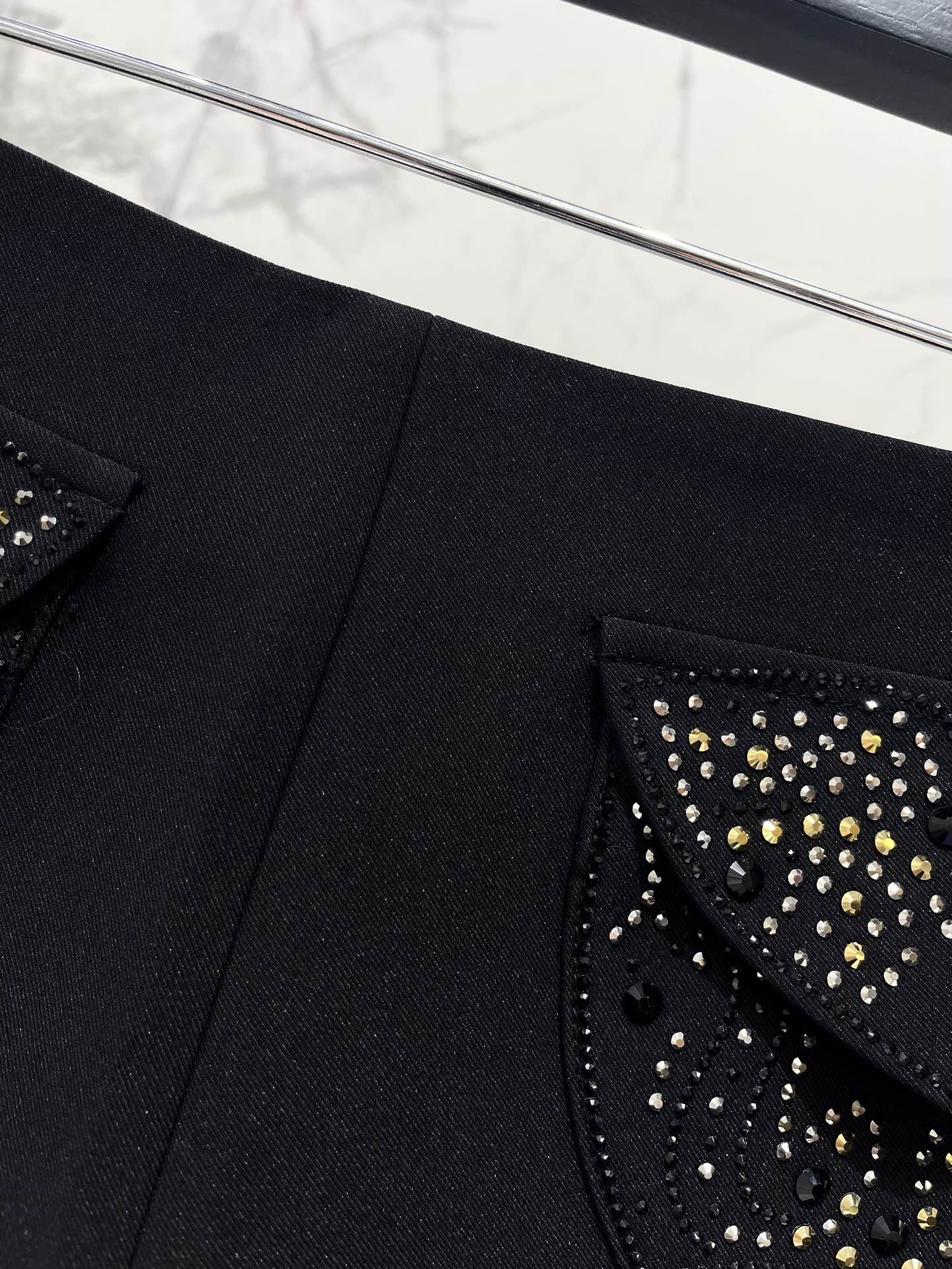 Versace Rhinestone Shorts: Elegant Design, Comfortable Fit, and Stylish Look 6 i1744969383 6413 4