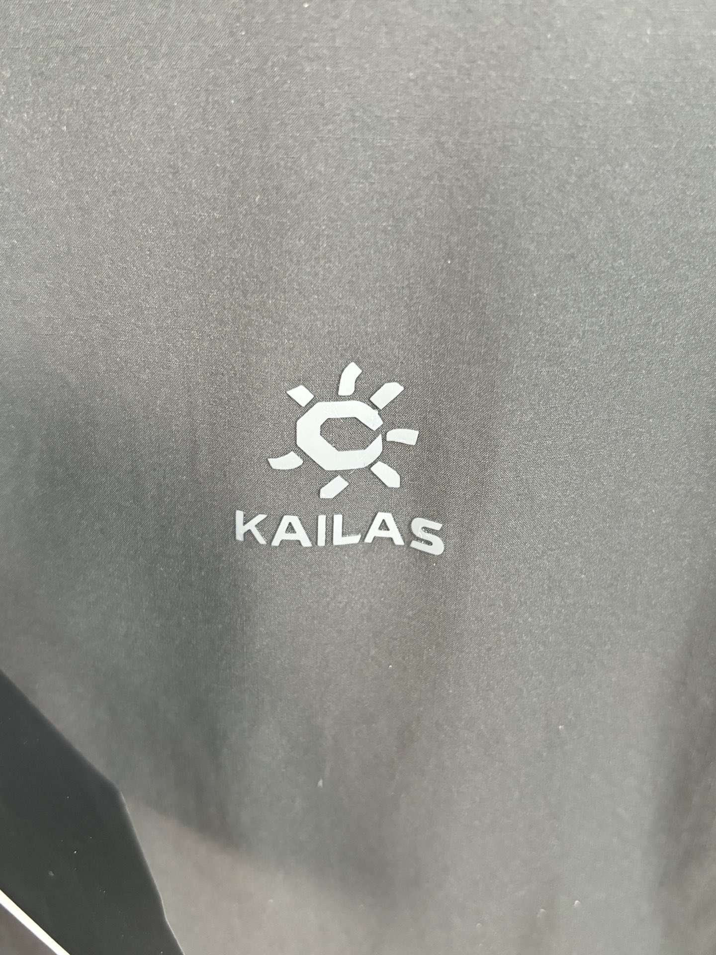 KAILAS Chaqueta Cortavientos Ligera con Protección UV para Senderismo al Aire Libre 9 i1744987449 8806 7