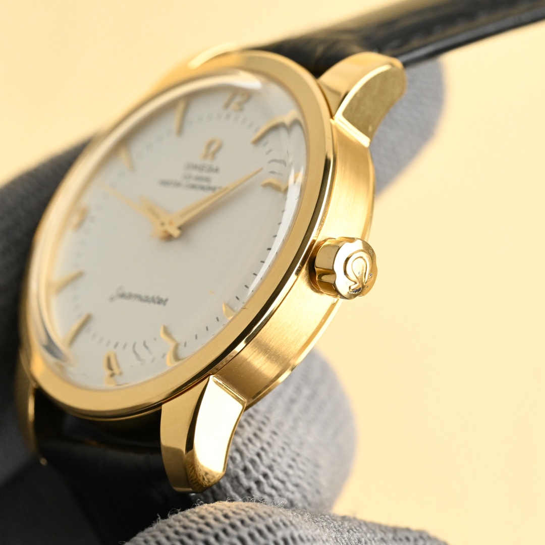 1400 金白同价
欧米茄 OMEGA 海马系列 1948腕表⌚️ 重磅来袭!欢迎品鉴!
⭐️独家定制8806至臻天文台一体机芯,纹理、结构、摆轮位置和镂空均与原版一致,运转美态清晰可见,走时精准,动力储蓄 55 小时。
⭐️表壳材质316L精钢,拱形蓝宝石玻璃,内部采用防反光处理。表背蓝宝石玻璃 刻有“SEAMASTER”(海马系列)“LIMITED EDITLON”(限量版)字样及限量编码
⭐️意大利牛皮搭配原装扣 防水深度50米