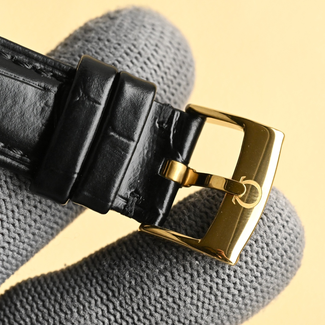 1400 金白同价
欧米茄 OMEGA 海马系列 1948腕表⌚️ 重磅来袭!欢迎品鉴!
⭐️独家定制8806至臻天文台一体机芯,纹理、结构、摆轮位置和镂空均与原版一致,运转美态清晰可见,走时精准,动力储蓄 55 小时。
⭐️表壳材质316L精钢,拱形蓝宝石玻璃,内部采用防反光处理。表背蓝宝石玻璃 刻有“SEAMASTER”(海马系列)“LIMITED EDITLON”(限量版)字样及限量编码
⭐️意大利牛皮搭配原装扣 防水深度50米