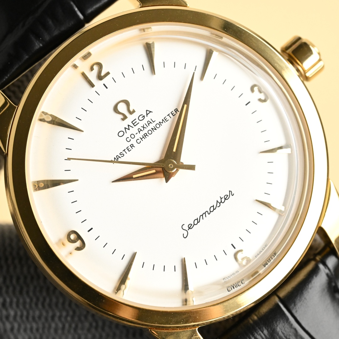 1400 金白同价
欧米茄 OMEGA 海马系列 1948腕表⌚️ 重磅来袭!欢迎品鉴!
⭐️独家定制8806至臻天文台一体机芯,纹理、结构、摆轮位置和镂空均与原版一致,运转美态清晰可见,走时精准,动力储蓄 55 小时。
⭐️表壳材质316L精钢,拱形蓝宝石玻璃,内部采用防反光处理。表背蓝宝石玻璃 刻有“SEAMASTER”(海马系列)“LIMITED EDITLON”(限量版)字样及限量编码
⭐️意大利牛皮搭配原装扣 防水深度50米