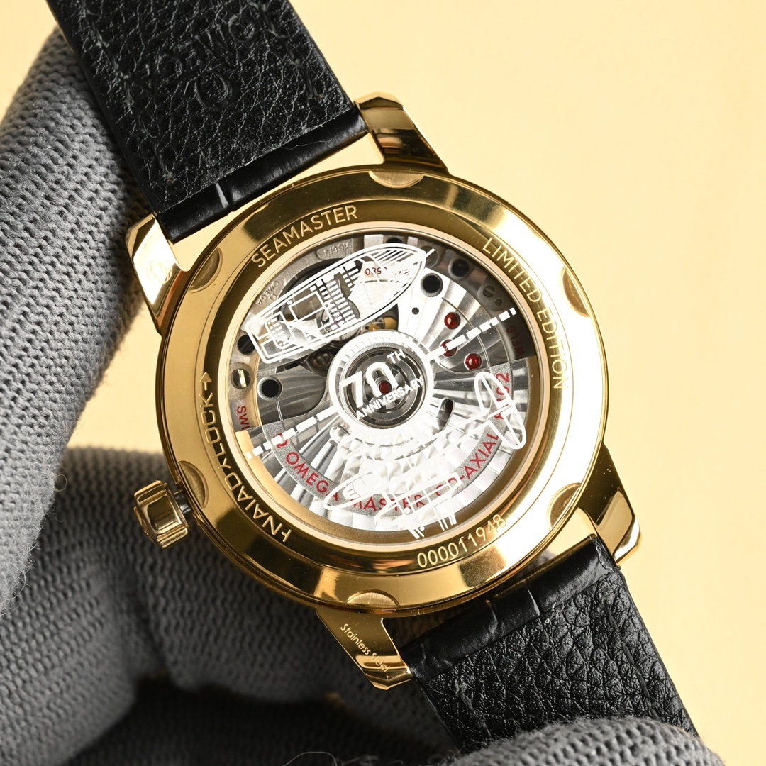 1400 金白同价
欧米茄 OMEGA 海马系列 1948腕表⌚️ 重磅来袭!欢迎品鉴!
⭐️独家定制8806至臻天文台一体机芯,纹理、结构、摆轮位置和镂空均与原版一致,运转美态清晰可见,走时精准,动力储蓄 55 小时。
⭐️表壳材质316L精钢,拱形蓝宝石玻璃,内部采用防反光处理。表背蓝宝石玻璃 刻有“SEAMASTER”(海马系列)“LIMITED EDITLON”(限量版)字样及限量编码
⭐️意大利牛皮搭配原装扣 防水深度50米