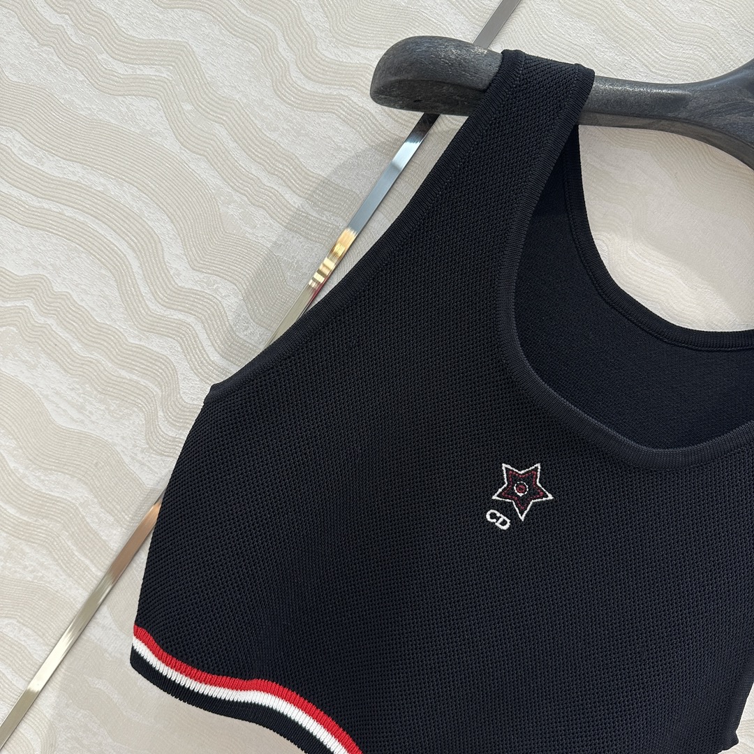 独家首发❤️原单品质，MissD 网球运动风针织🧶短款抹胸背心，气质U领短款版型百搭不挑人，幸运星星CD