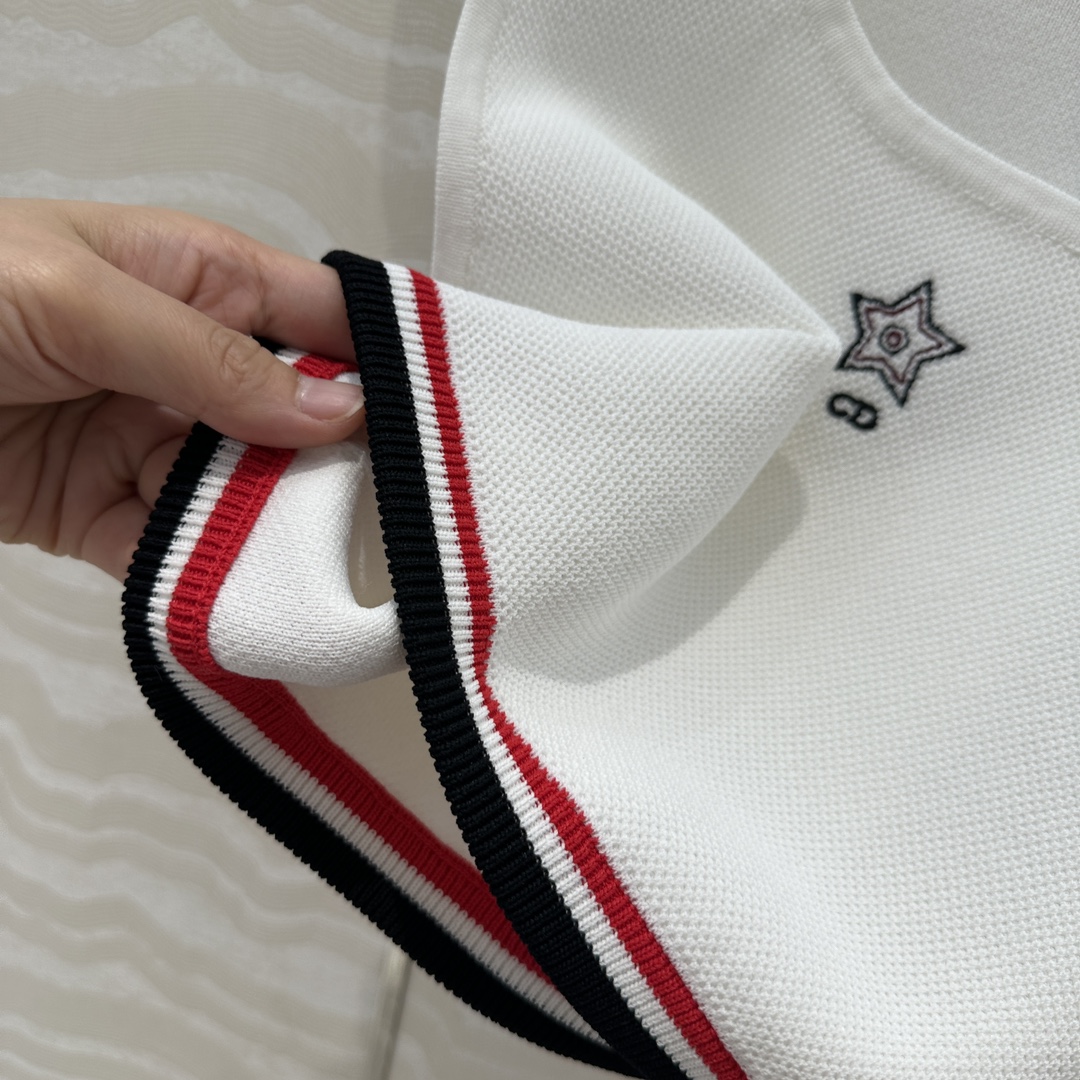 独家首发❤️原单品质，MissD 网球运动风针织🧶短款抹胸背心，气质U领短款版型百搭不挑人，幸运星星CD