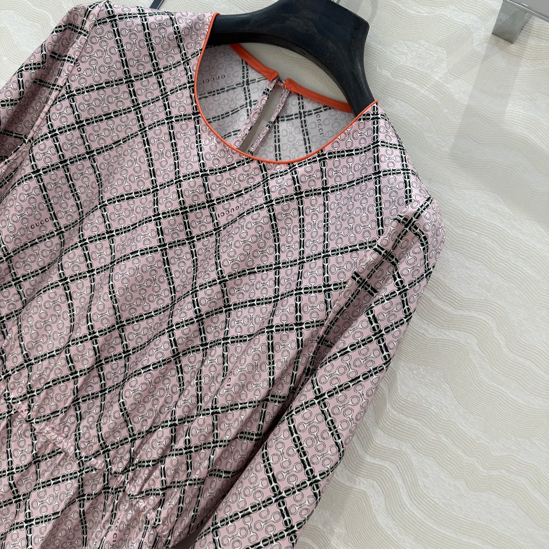 独家首发❤️原单品质💕25春夏GG链条⛓️印花真丝连衣裙！100%真丝斜纹绸，撞边捆条工艺气质圆领收腰大